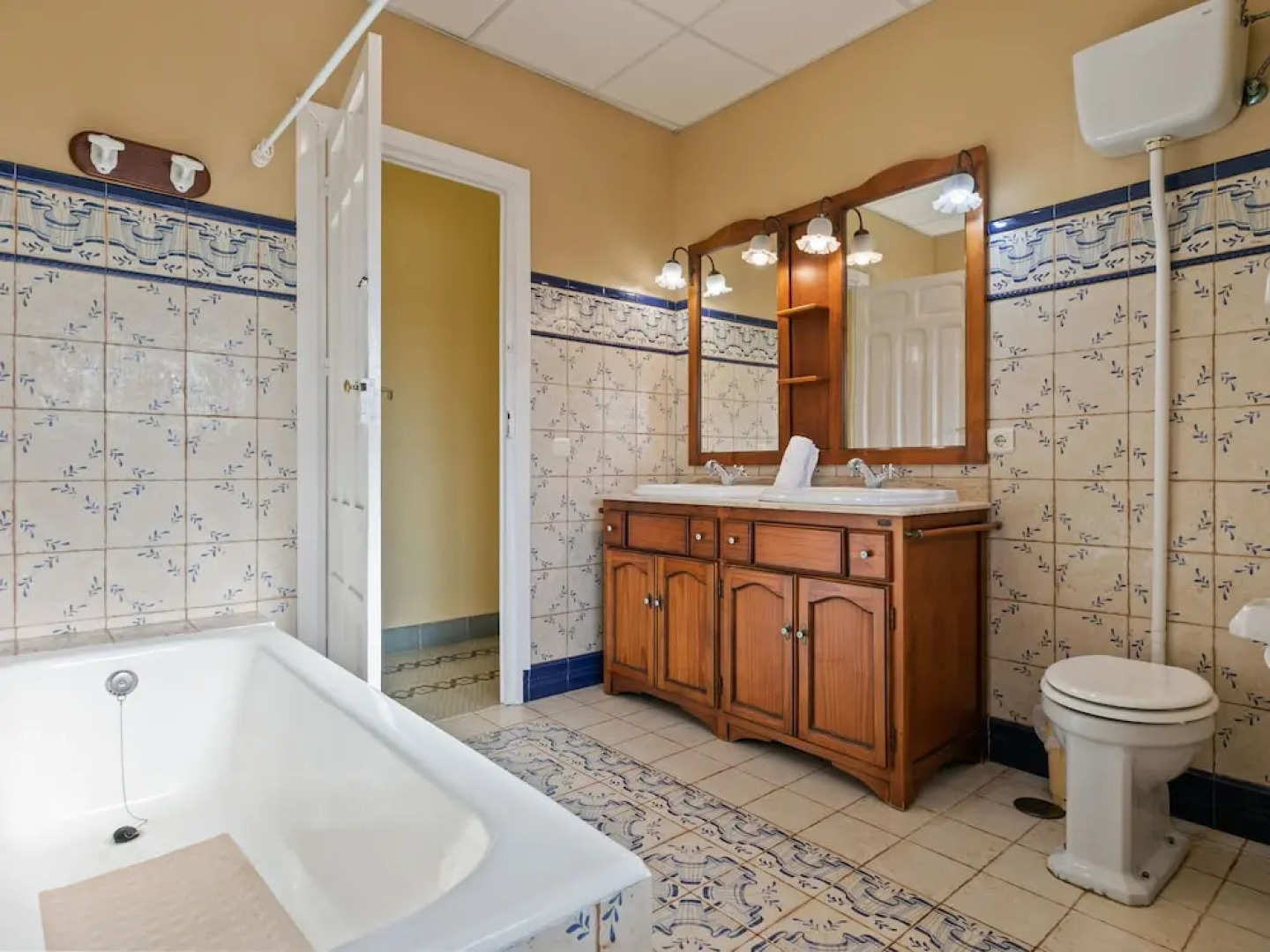 Luxurious Villa in Fuente de Piedra With Swimming Pool