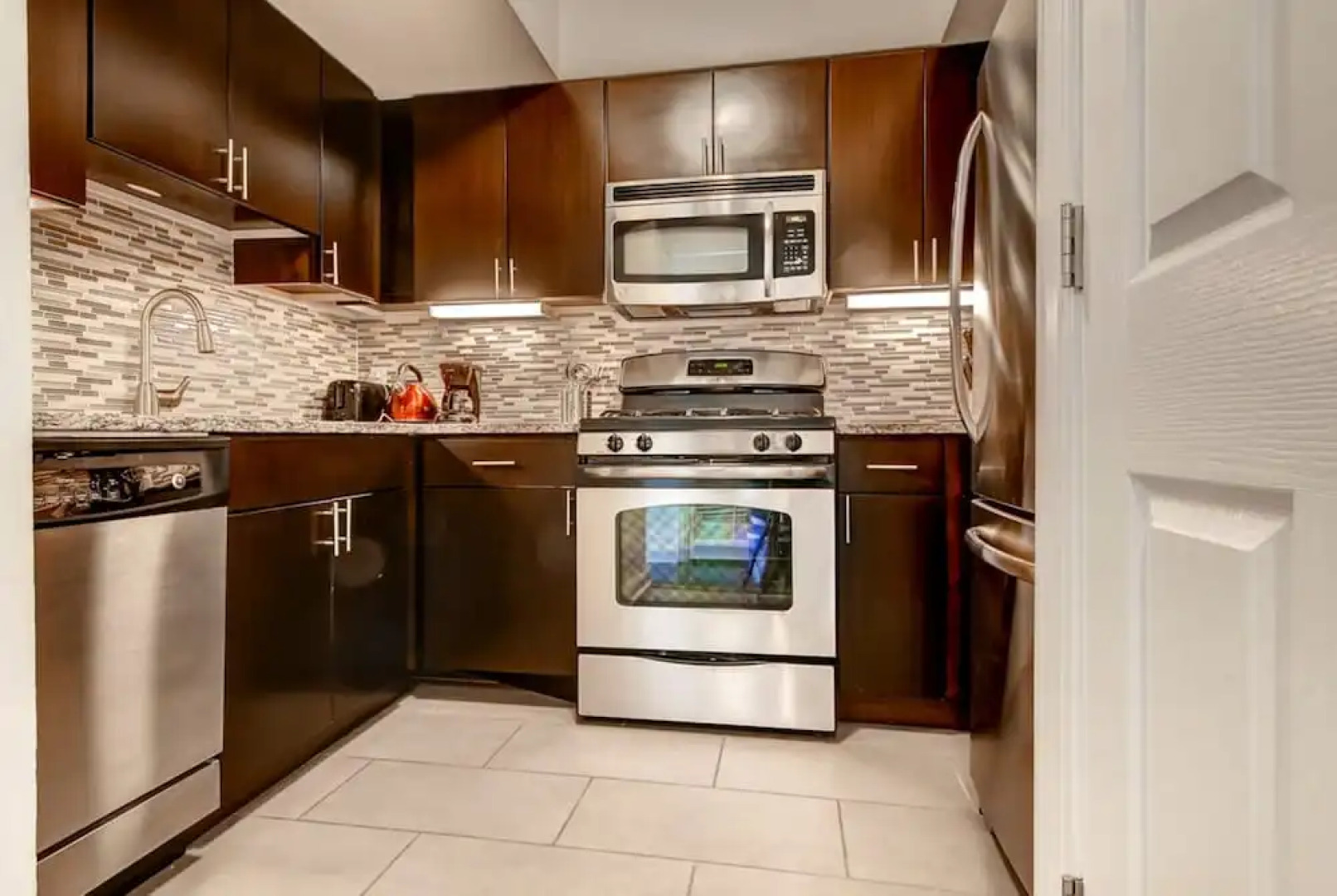 Global Luxury Suites at Harbor East