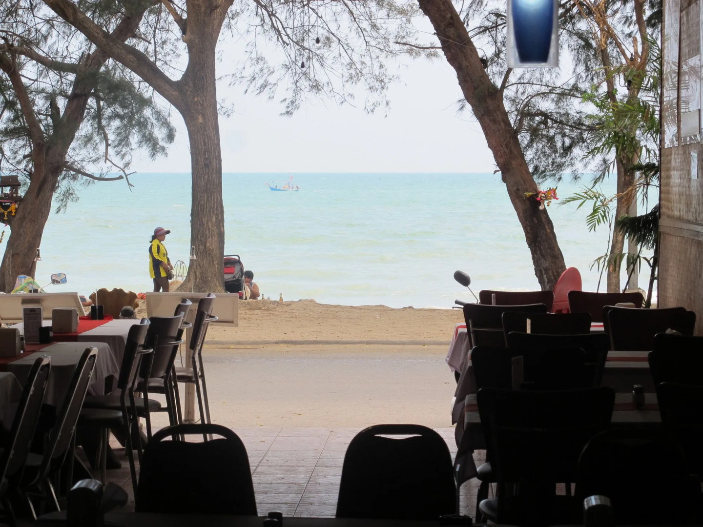 Beachfront Hotel Cha Am