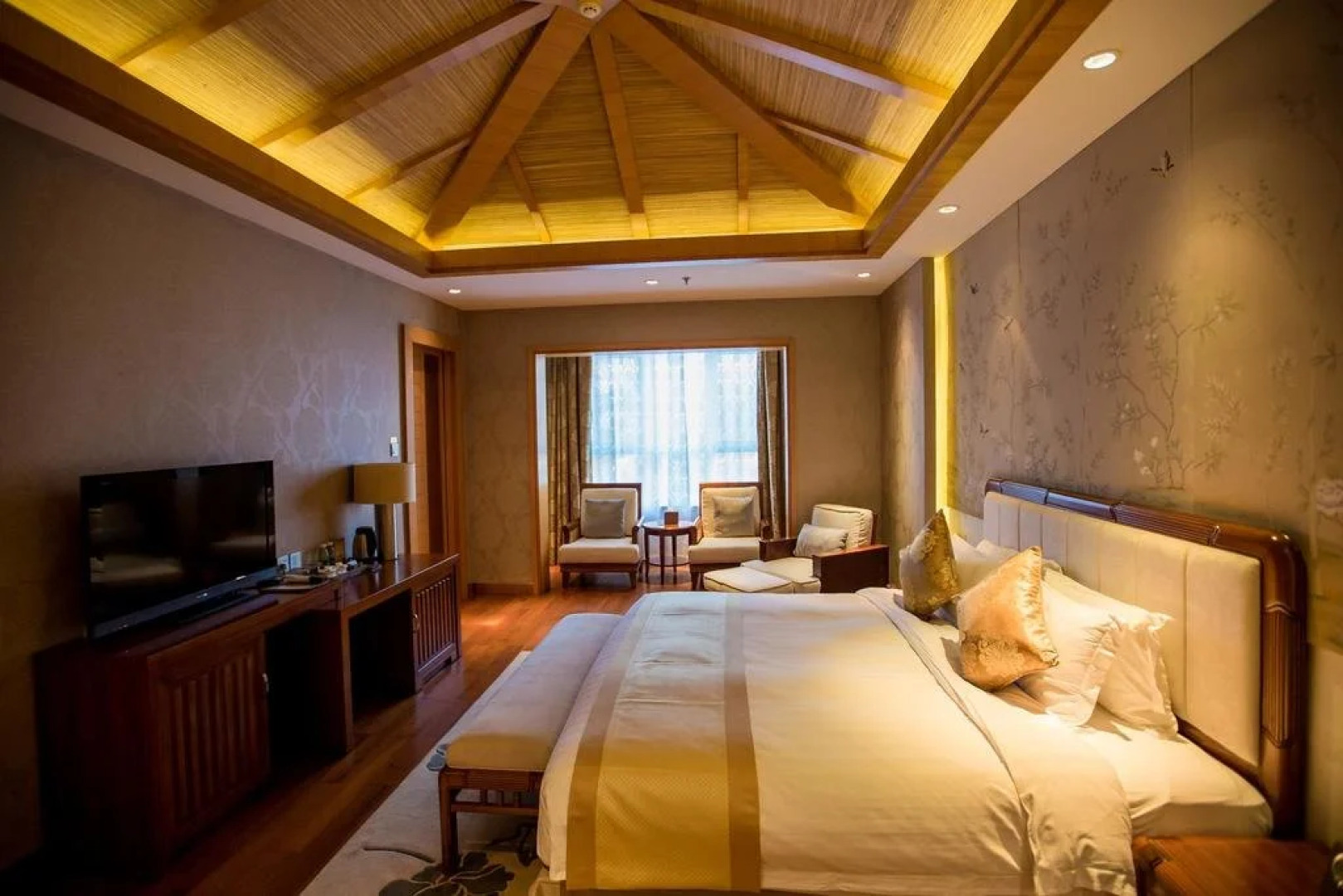 Grand Metropark Hotel Violet Swan