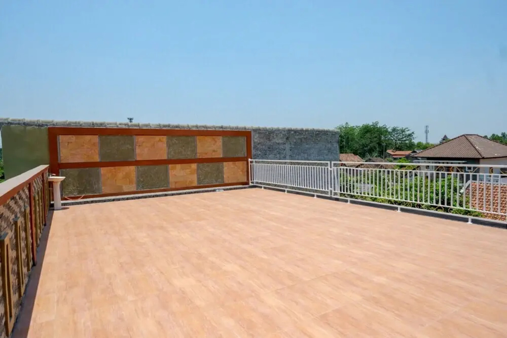 RedDoorz near Alun Alun Pati