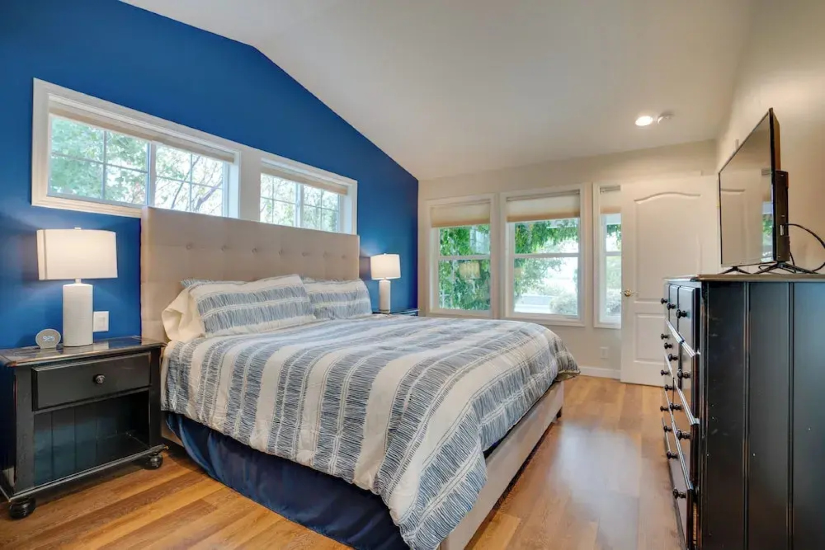 Family Home on Lake Chelan With Mtn + Lake View!