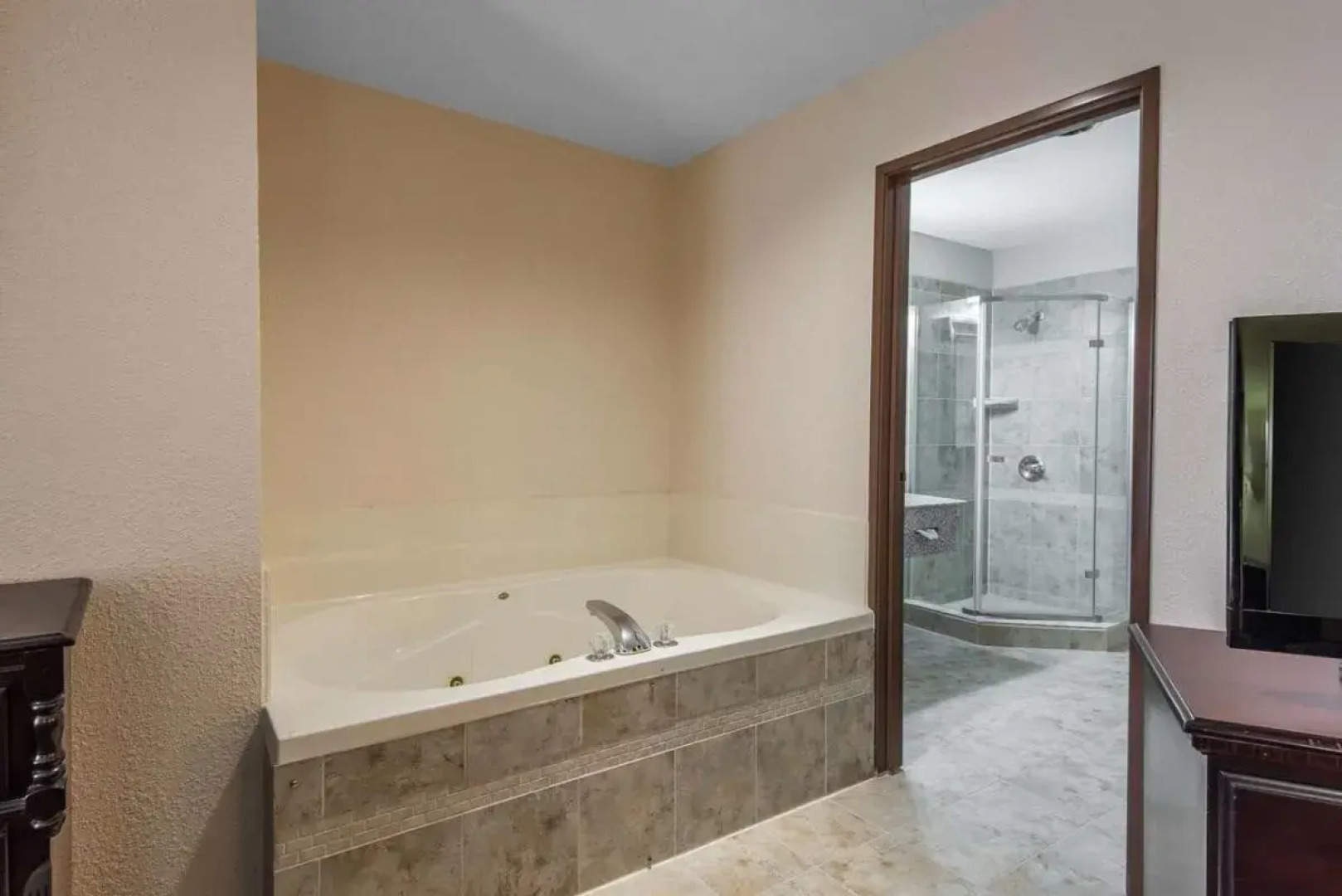 Quality Suites Kansas City International Airport