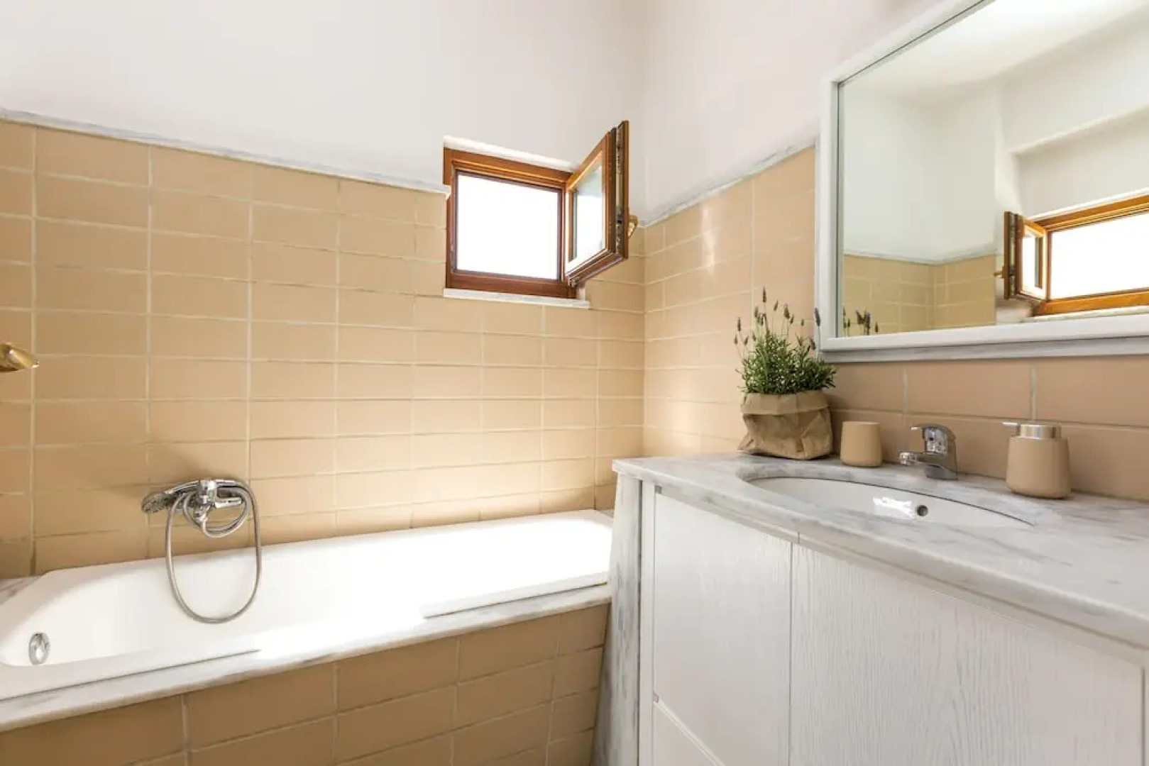 Mikro Livadi Special Lodges