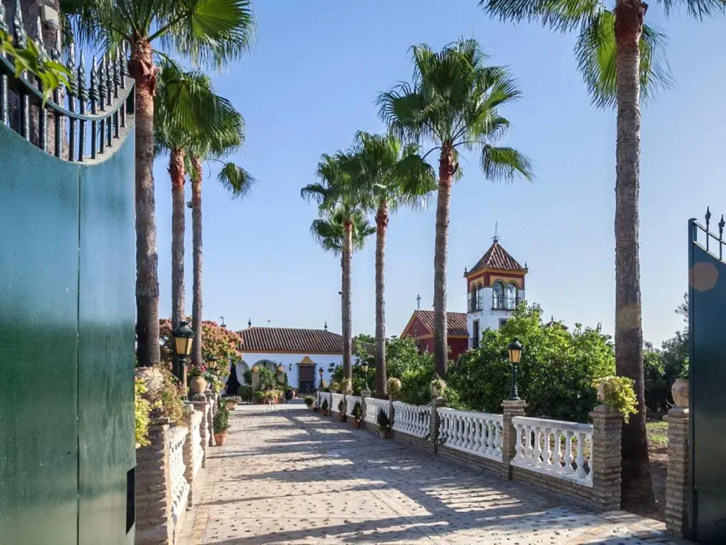 4 bedrooms villa with private pool enclosed garden and wifi at Los Palacios y Villafranca