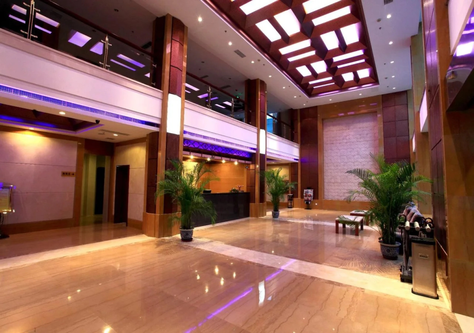 Huasheng Hotel (Chanlin Hot Spring Silver Villa)