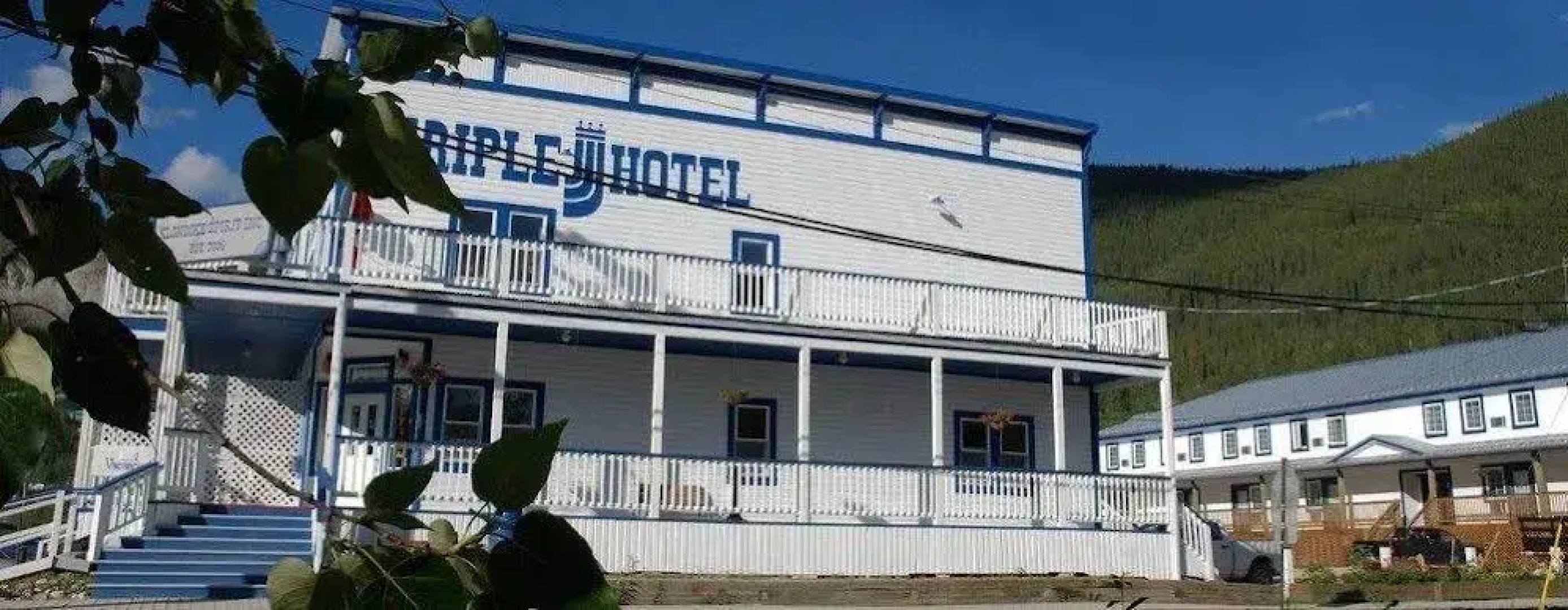 Triple J Hotel & Cabins