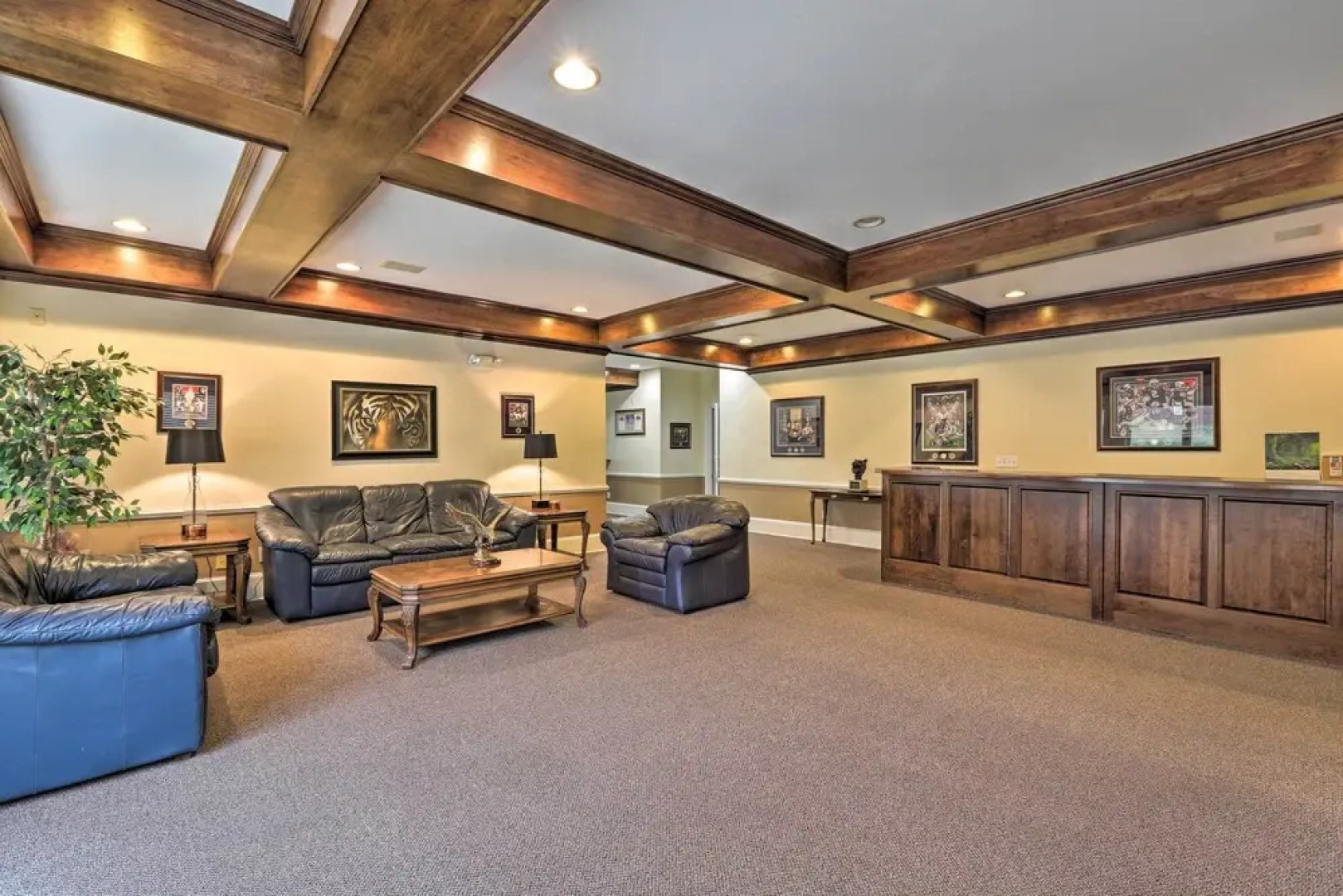 Auburn Gameday Center Studio: Walk to Arena!