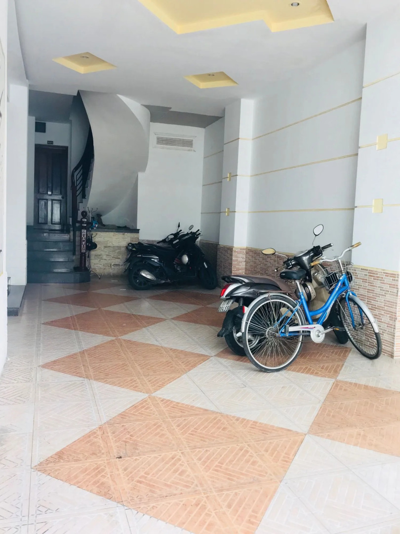 Phuong Dong Hotel & Apartment