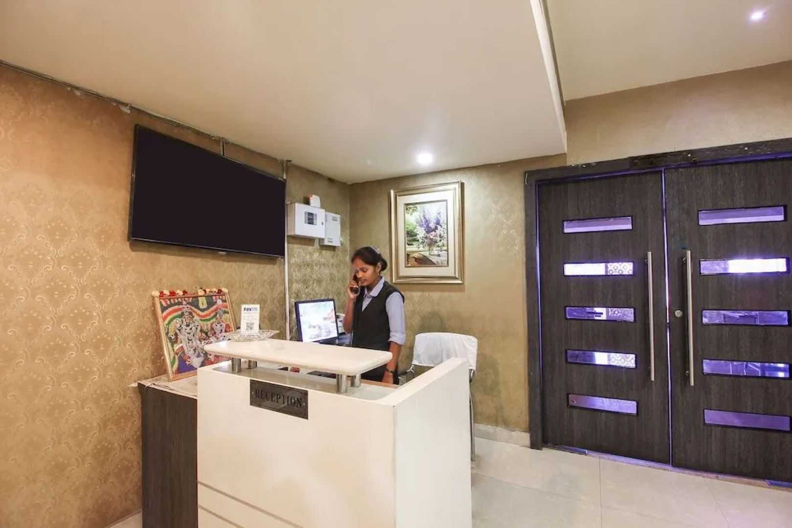 OYO 22737 Chandra Grand Hotel