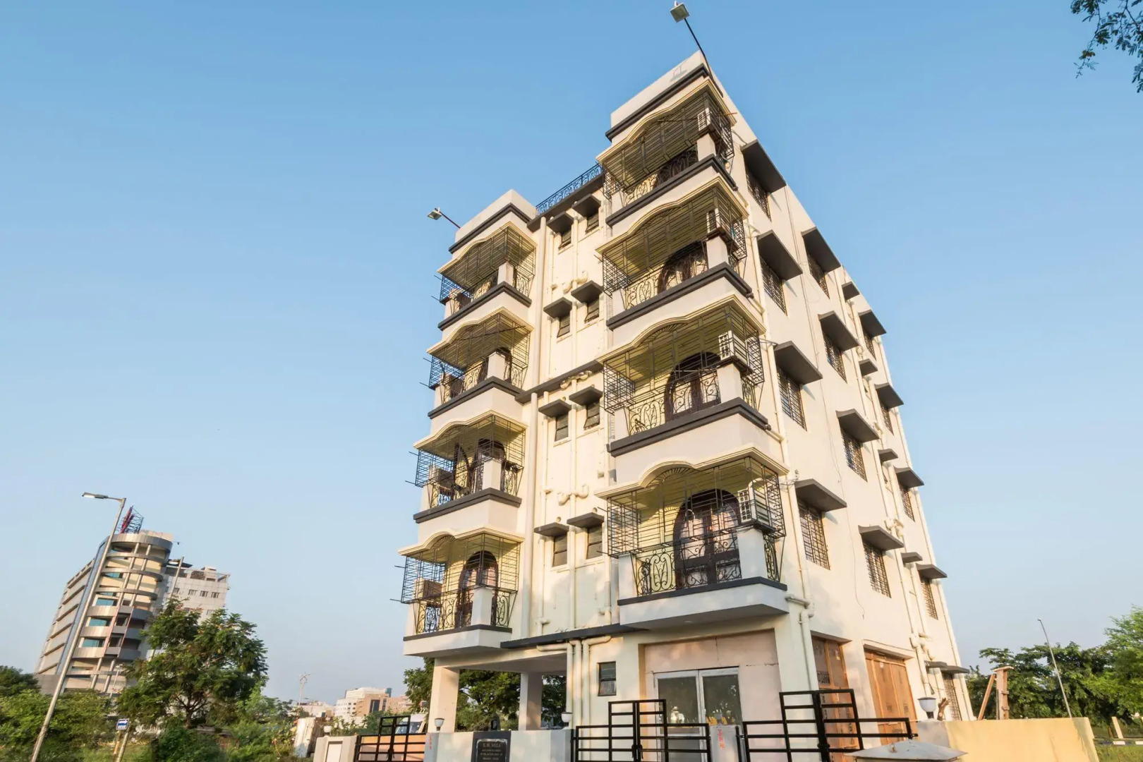 Bellanzo Guest House By OYO Rooms