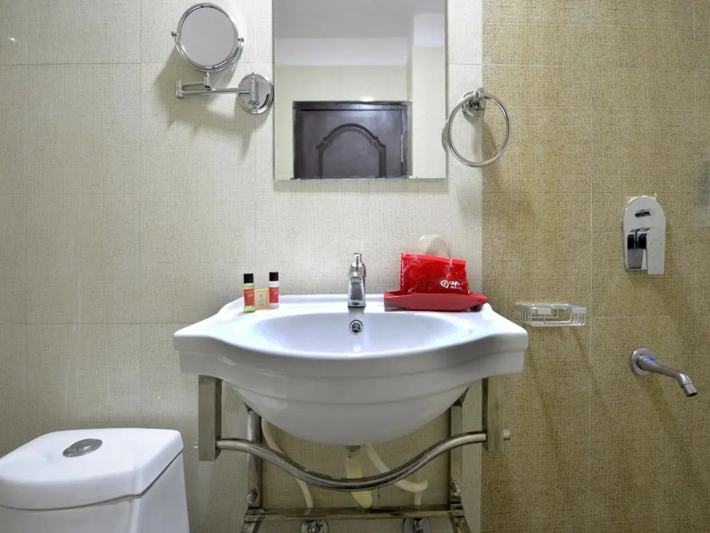 Collection O 3169 Hotel Lotus Grand