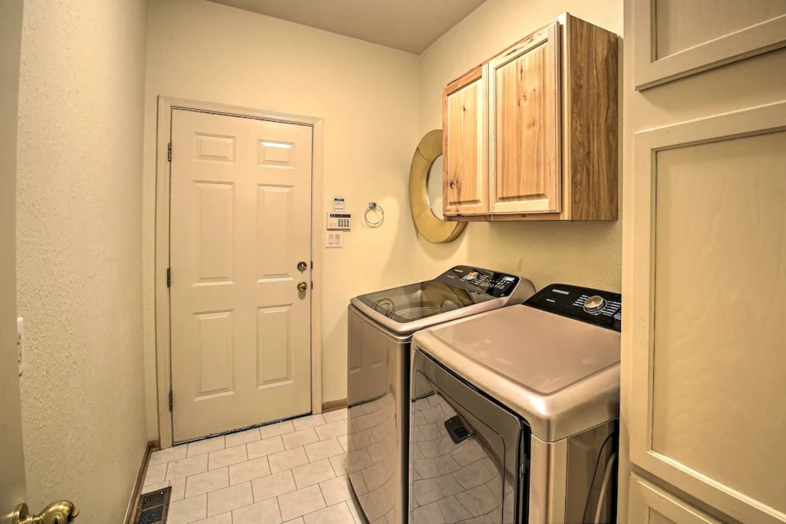 2-tier Deck & Boat Parking: Lake Hamilton Home