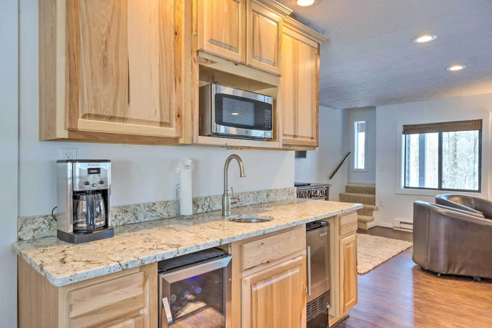 Bright Wintergreen Resort Home; Deck & Grill!