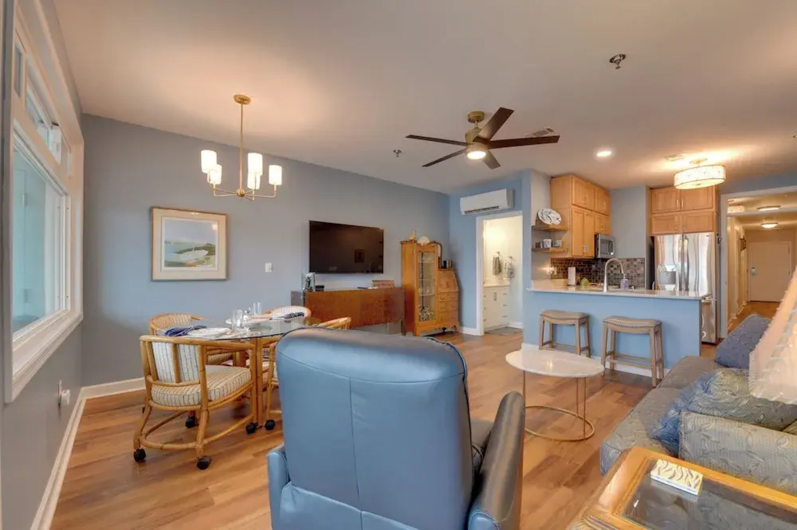 Resort Amenities & Beach Access: Huddleston Condo
