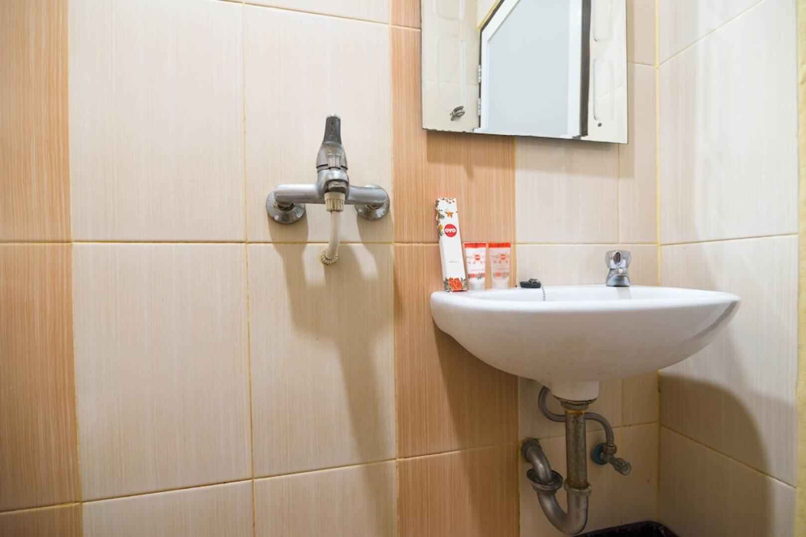 OYO 1484 Sentosa Guest House