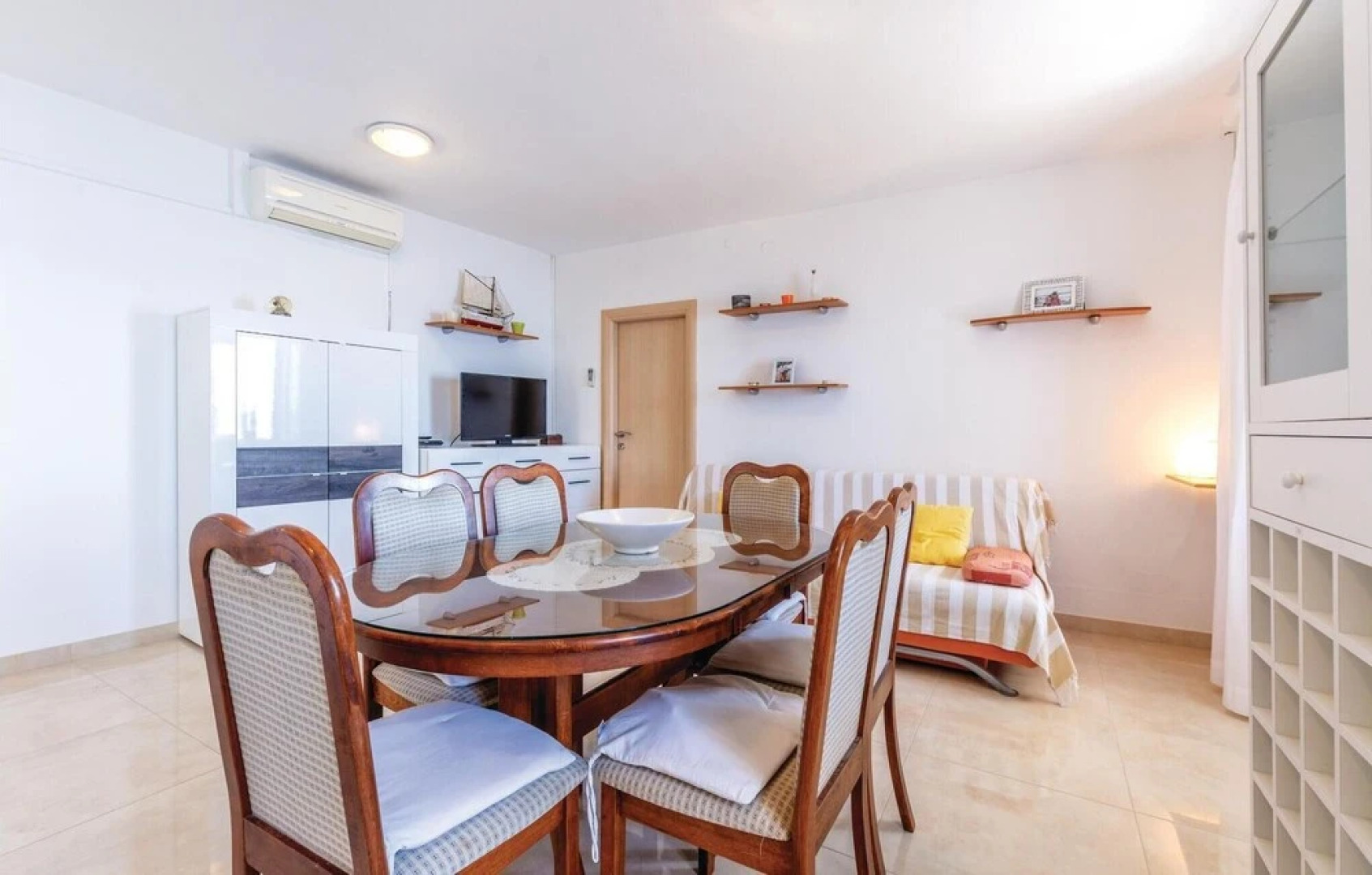 Awesome Home in Pisak With 3 Bedrooms, Private Swimming Pool and Wifi