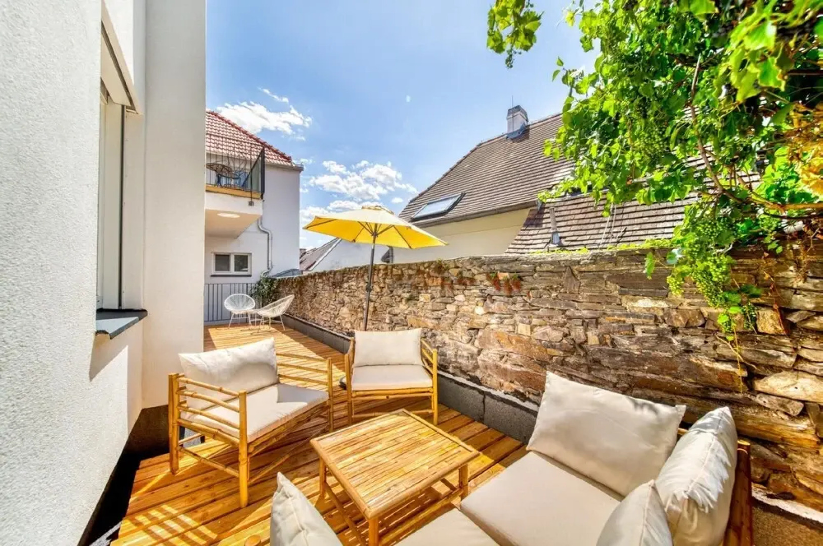 Deluxe Apartment With Terrace and Parking in the Historic City Centre of Krems an der Donau