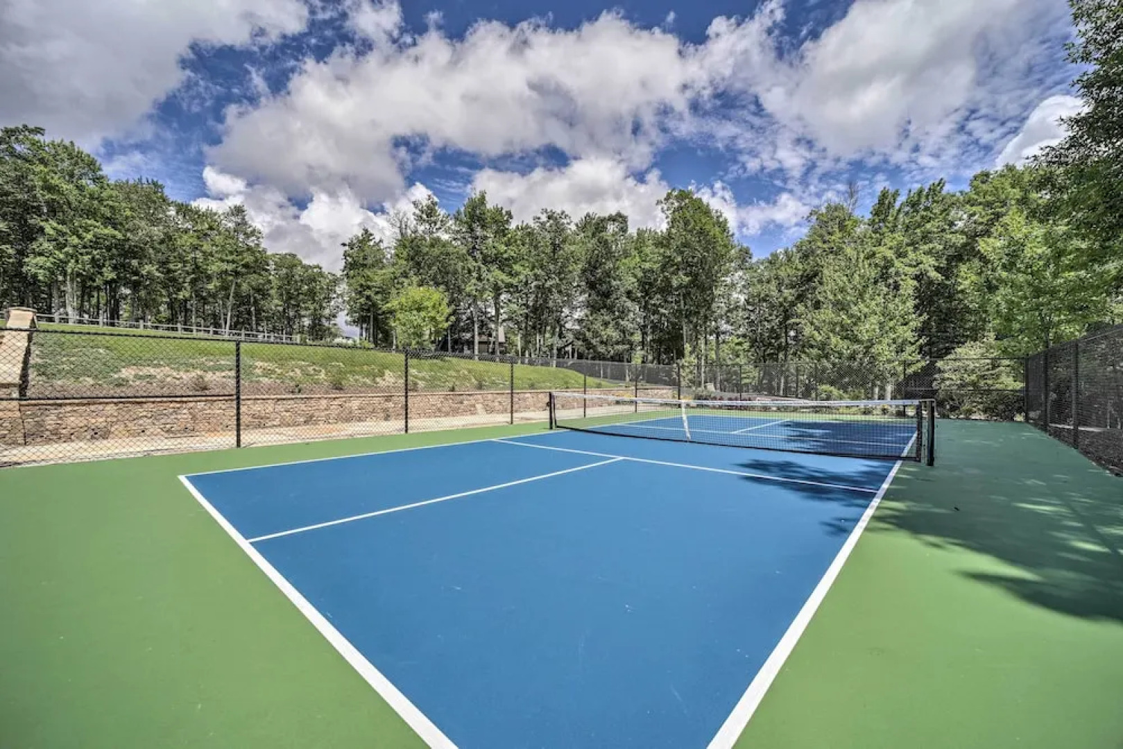 7 Mi to Ski Sapphire Valley: Resort-style Retreat