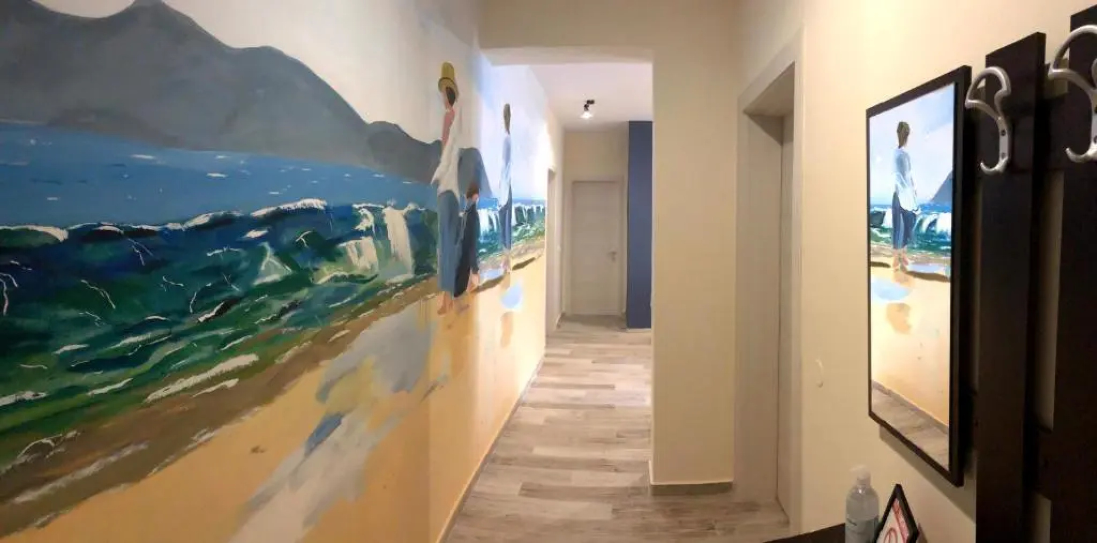 Gallery House in Drama
