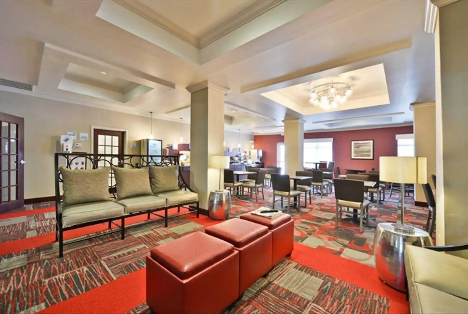 Holiday Inn Express & Suites Utica by IHG