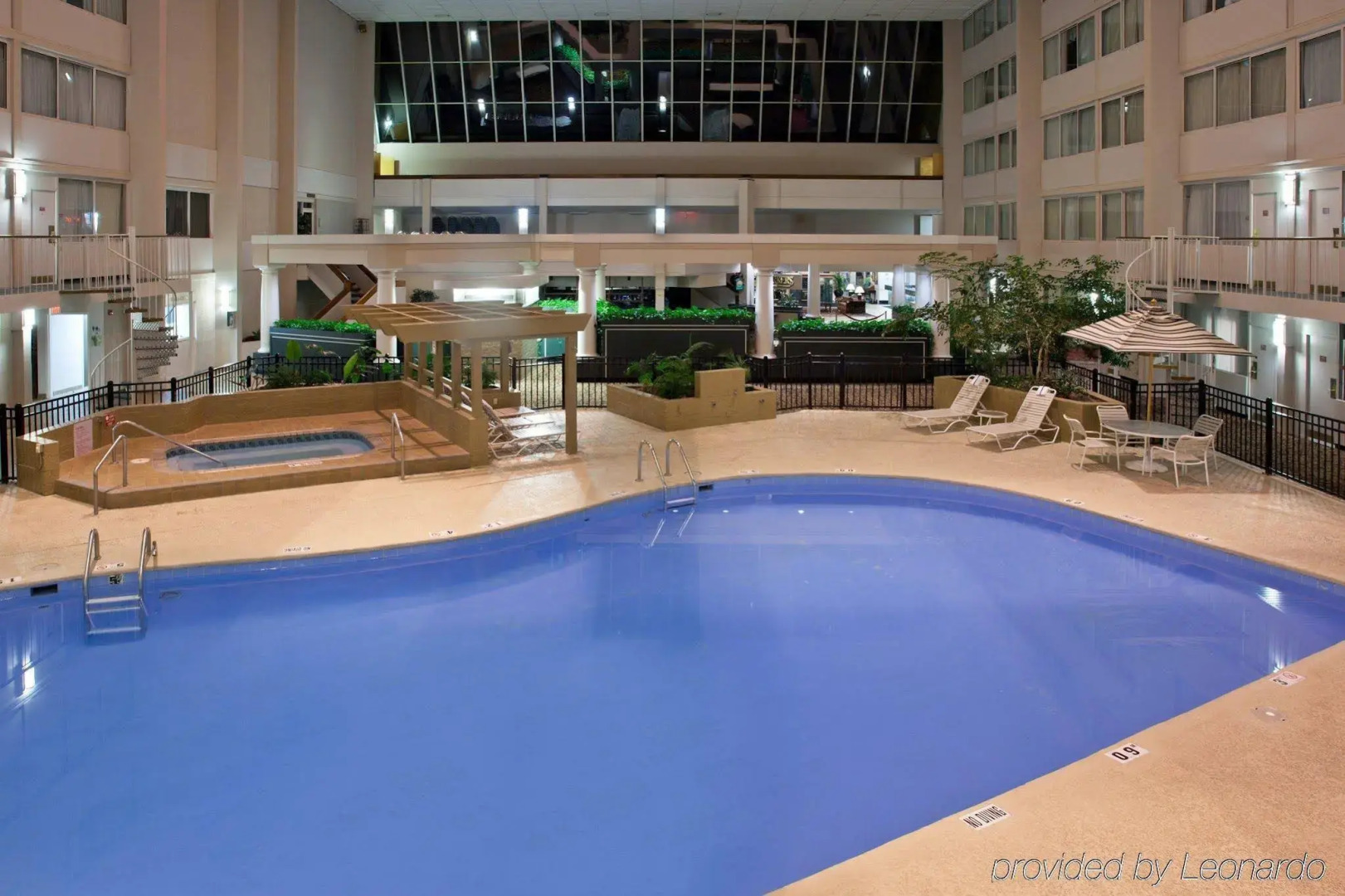 Отель Wyndham Garden Westlake
