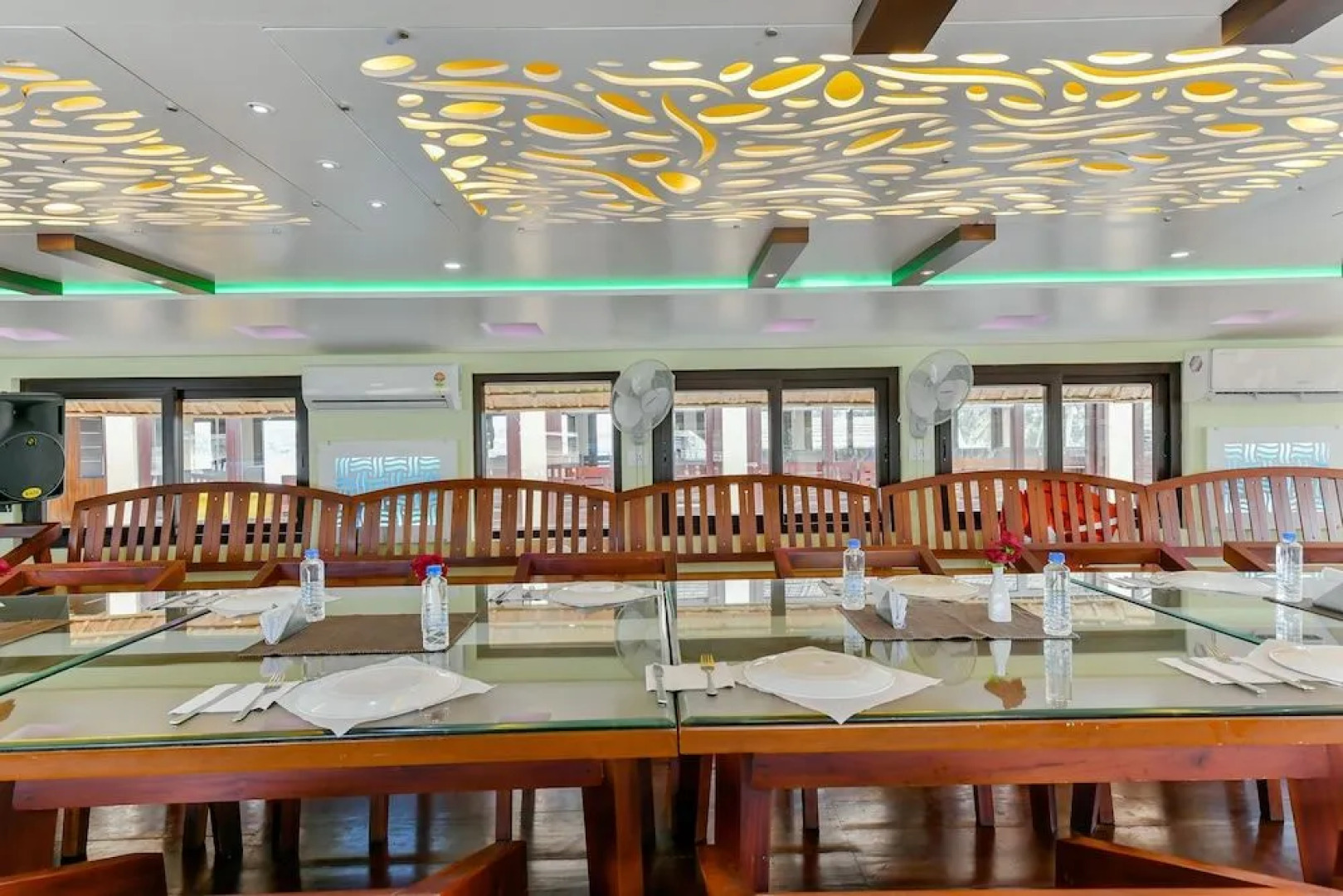 OYO 22759 Houseboat Luxury Smart Gold 6 BHK