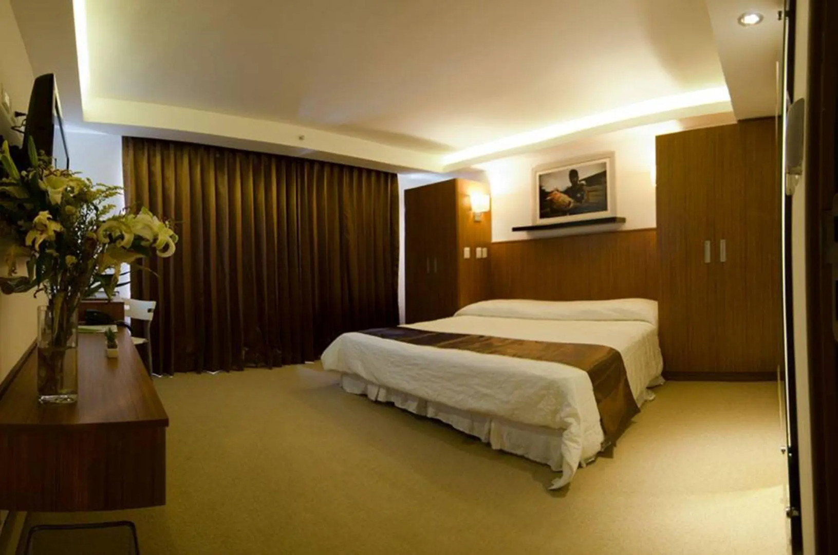 Weston Suites & Hotel