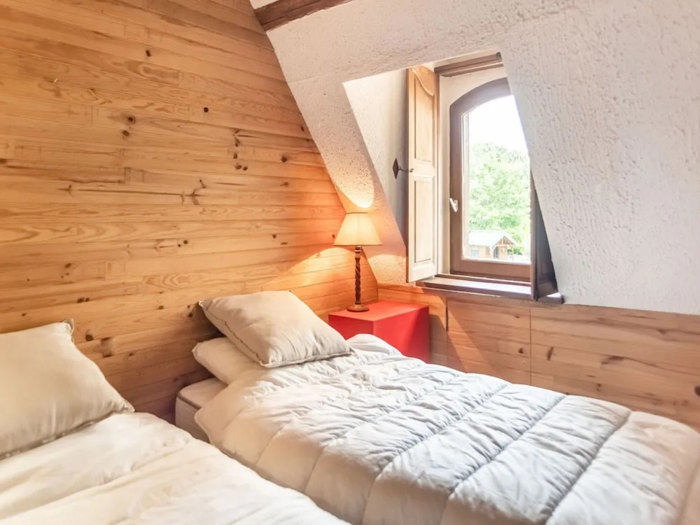 Lively Holiday Home With Private Pool