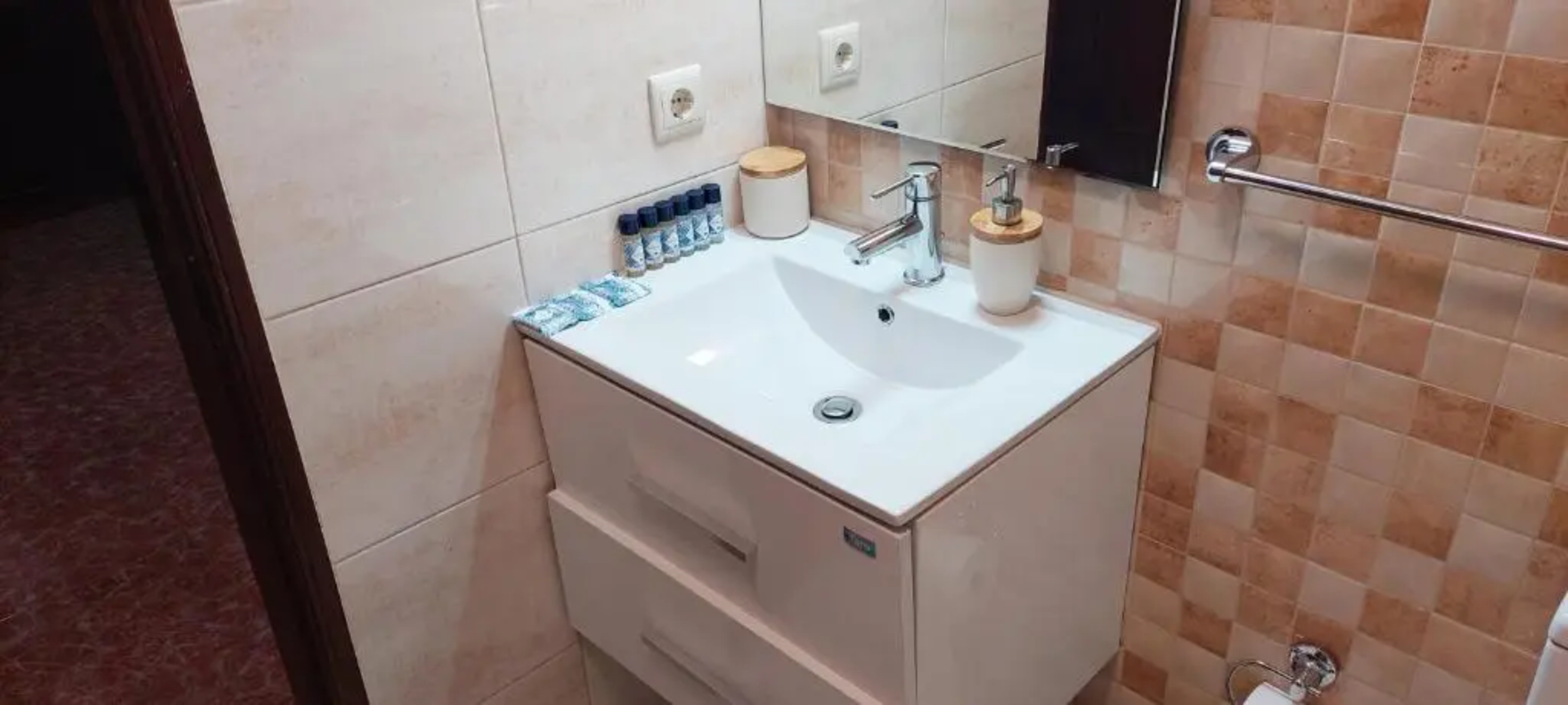 Perfect to Enjoy Lisbon Cascais and Sintra at 1200 metres to metro blue line and Sintra Rail line