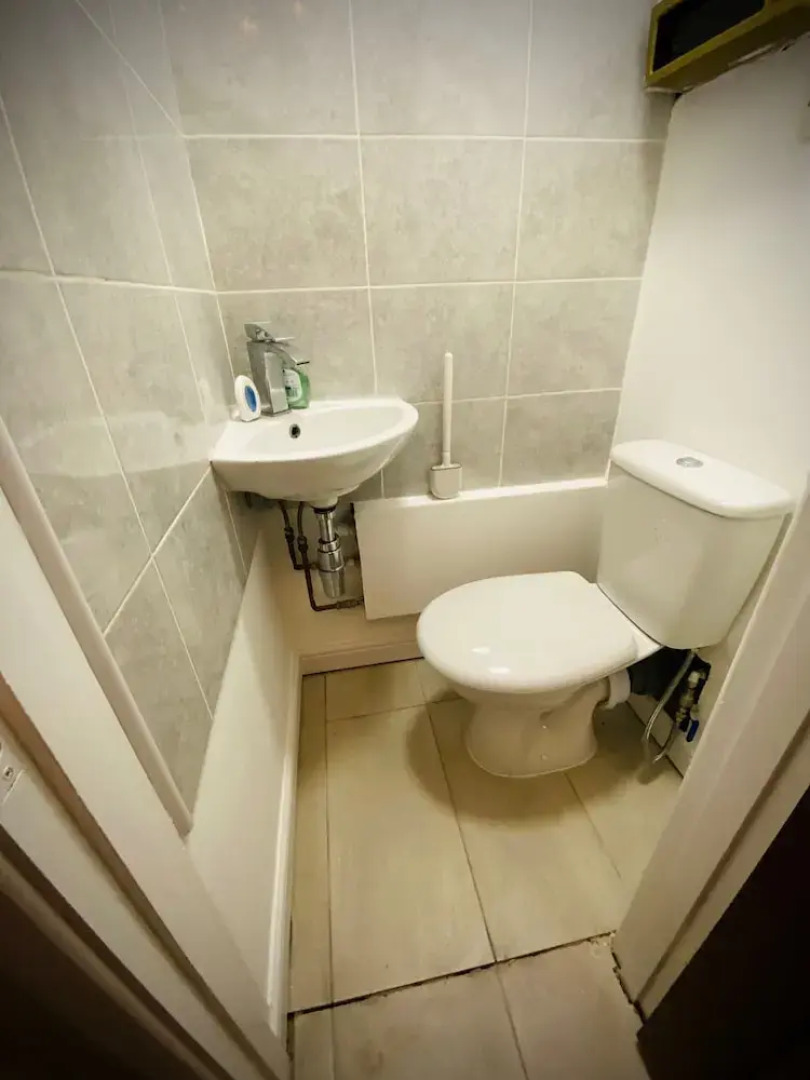 Modern-petfriendly-privategarden-family-20mintoldn