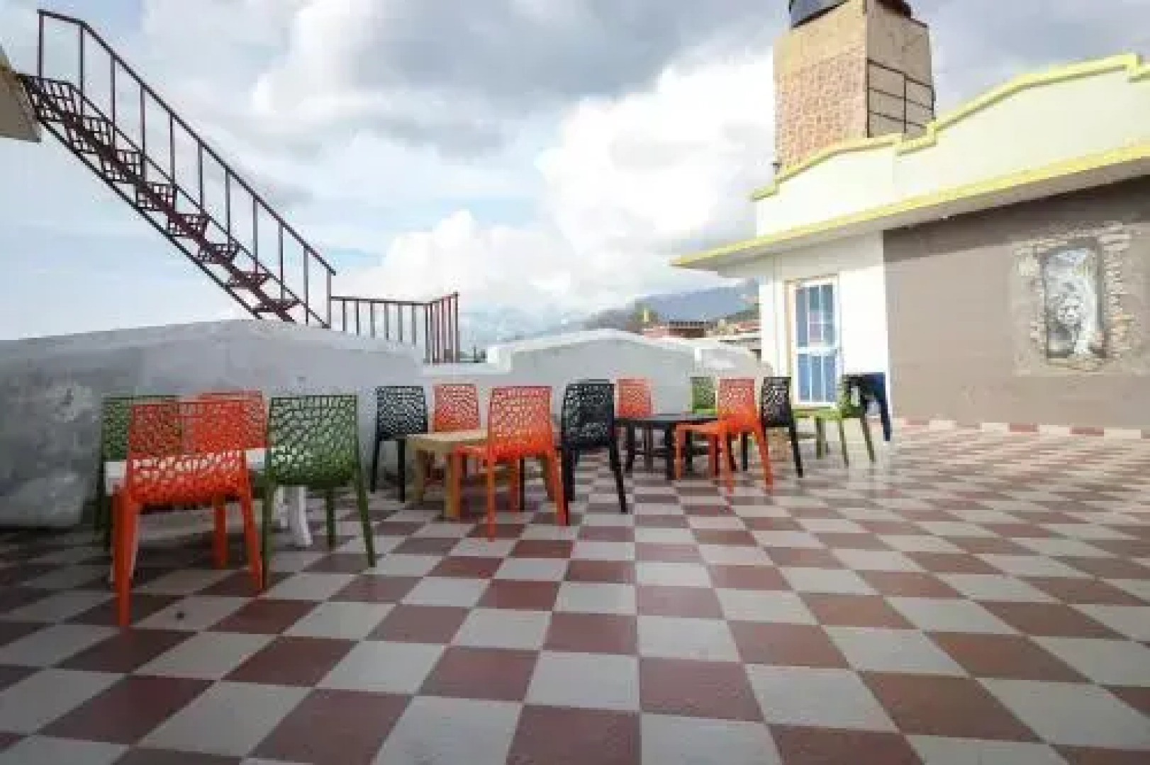 Gliders Holiday Inn by OYO Rooms