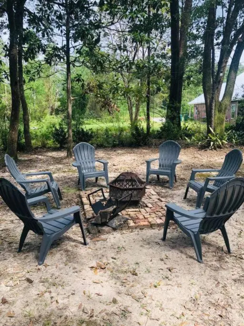 Guest House 3 blocks from the St Tammany Biking Trace & 4 blocks to Downtown Abita Springs