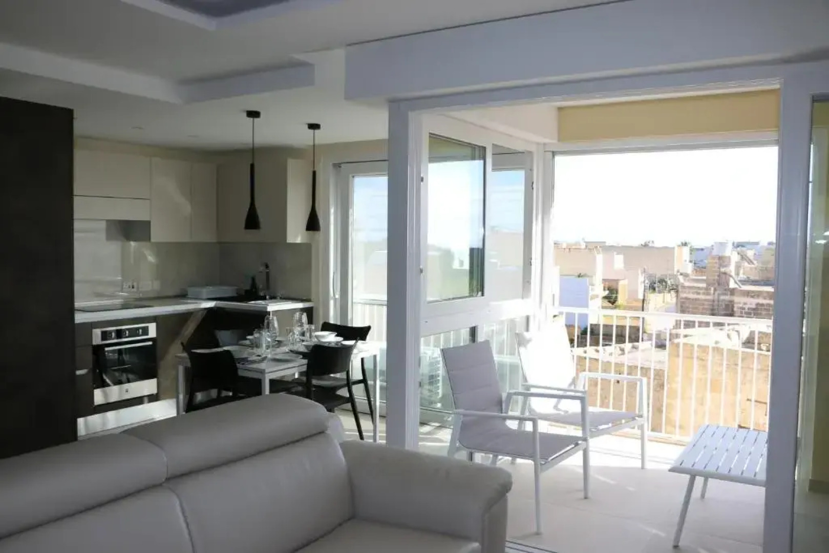 Wileg 4A Luxury Studio Apartment with Shared Swimming Pool.