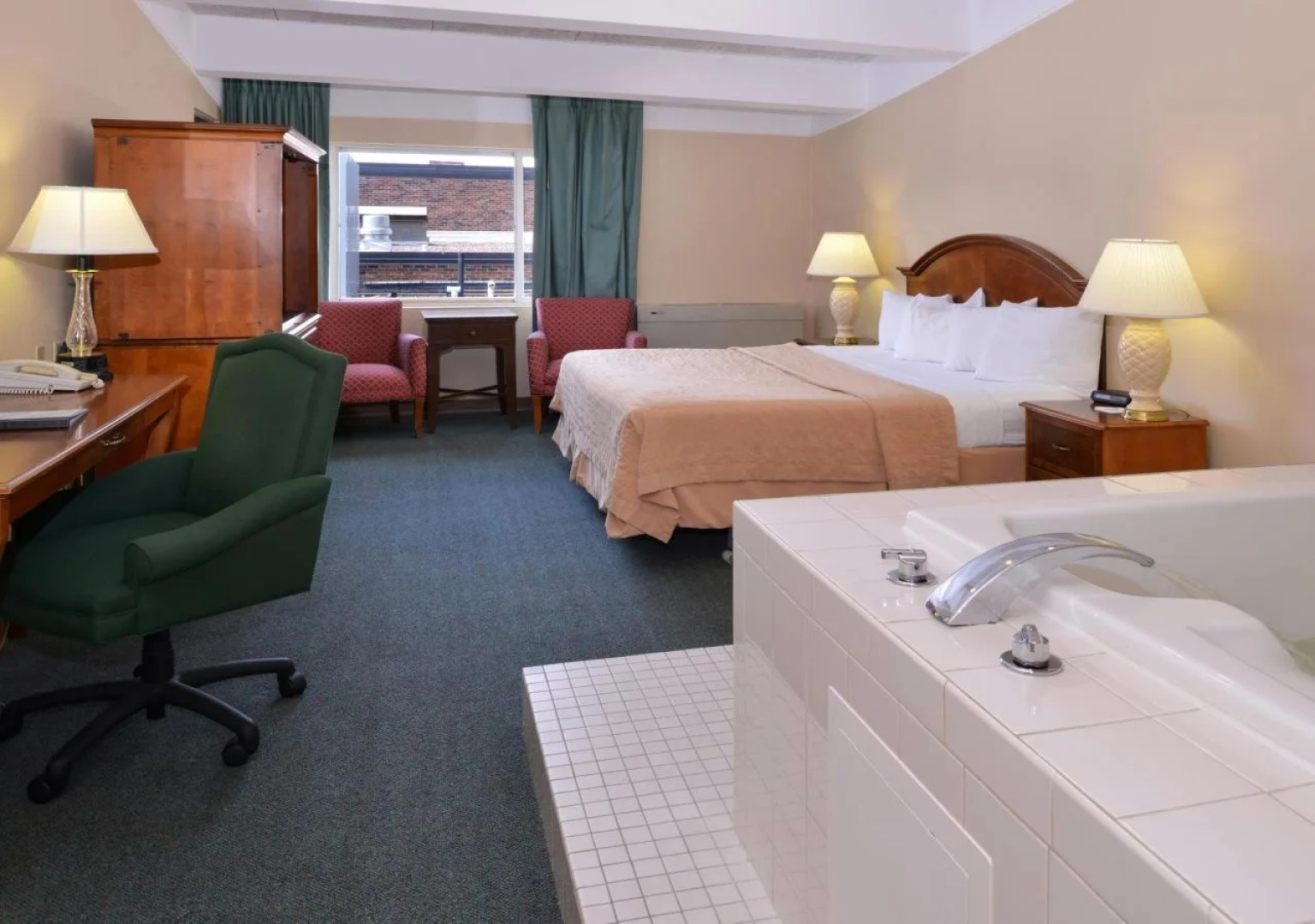 Americas Best Value Inn - Campus View