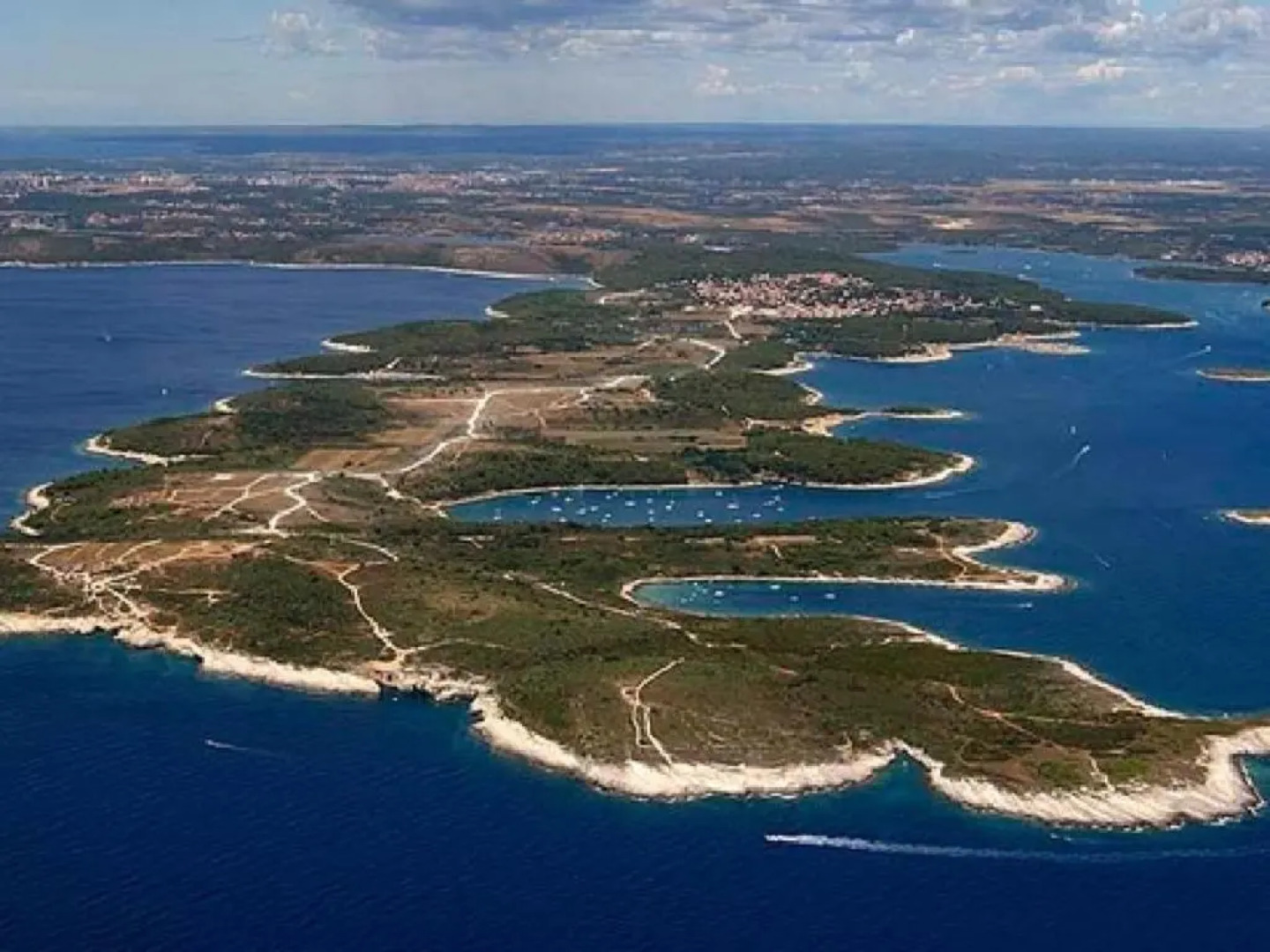 Villa GRACIA - big house with pool, bbq, playground & table tennis, game room with billiards & table football, Pula, Istria