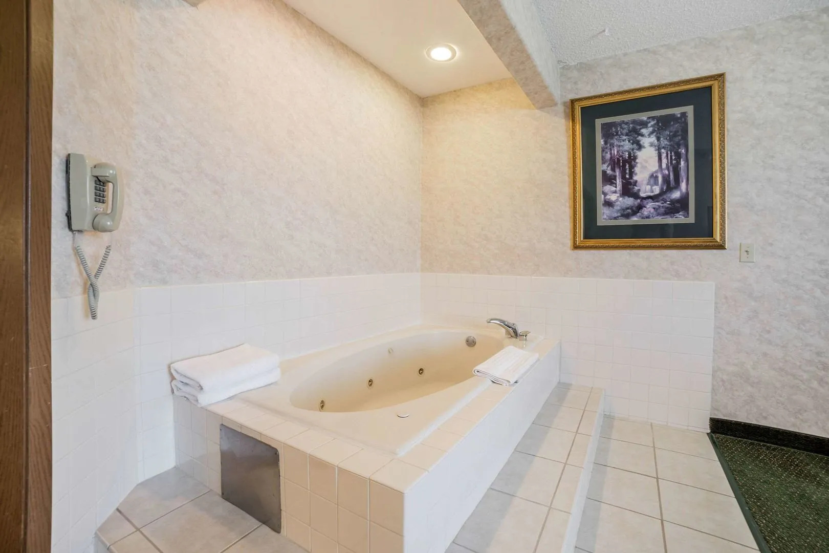 Yellowstone River Inn & Suites