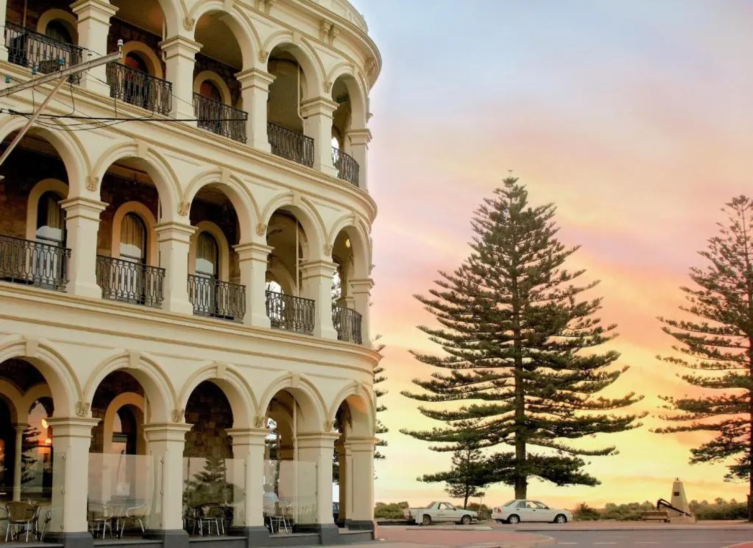 Largs Pier Hotel Motel