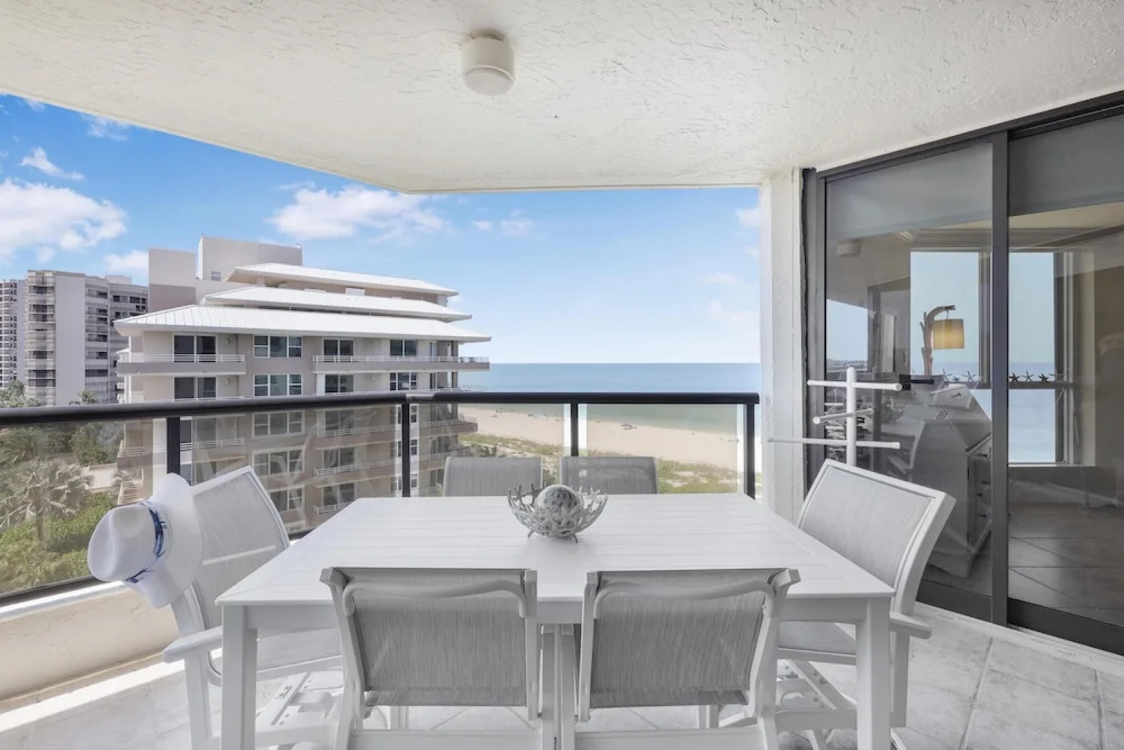 Cozy Beachfront Getaway With Pool and spa