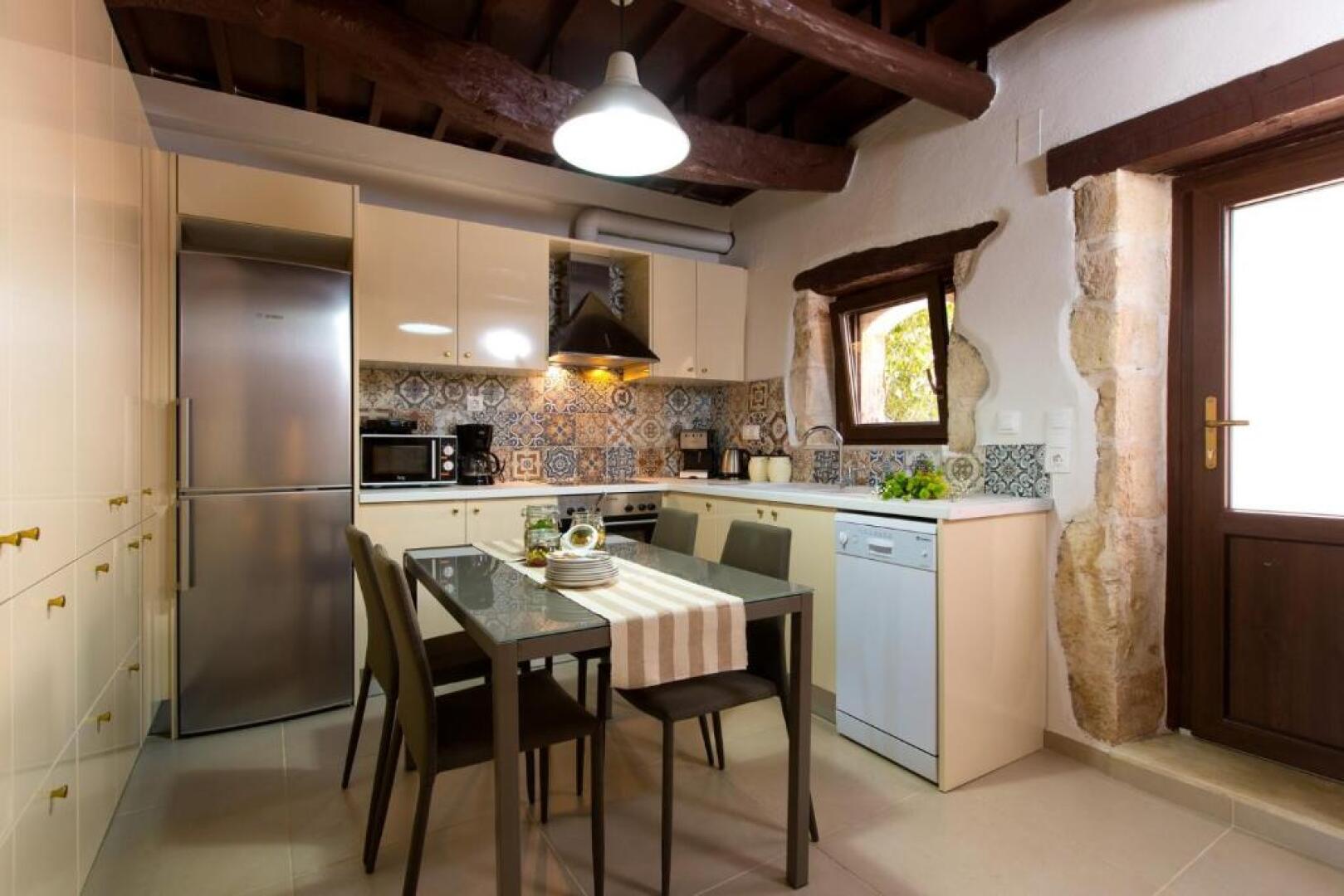 Beautiful & spacious villa with 38sqm pool & BBQ!