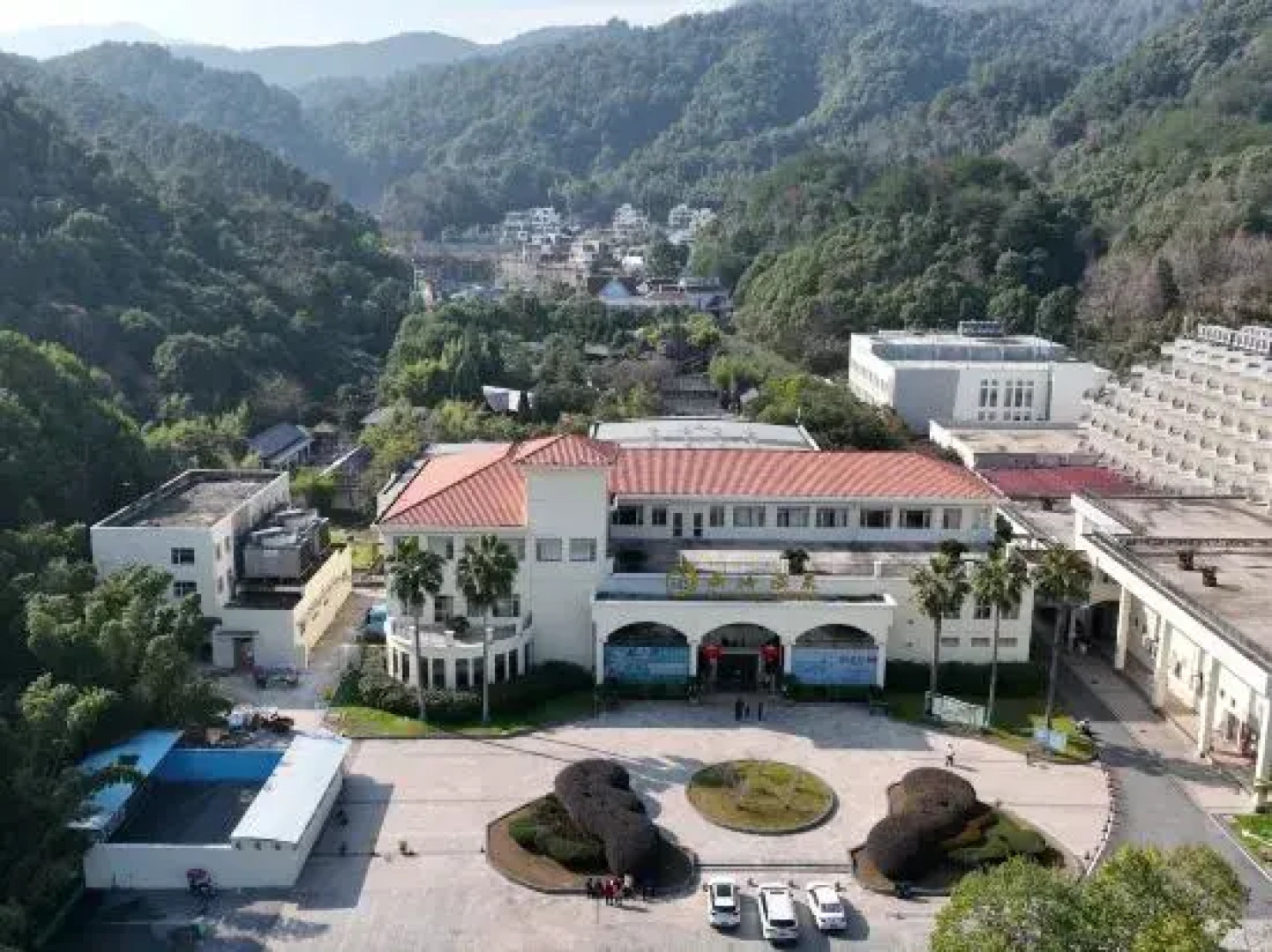 Xihai Hot Spring Holiday Hotel