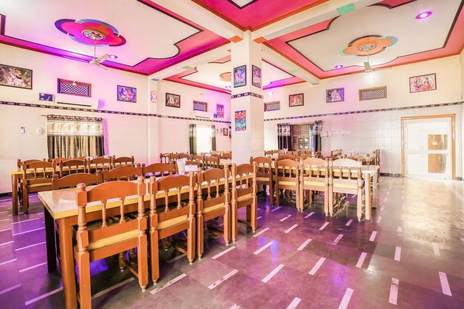 Oyo 44660 Muni Ji Restaurant And Hotel