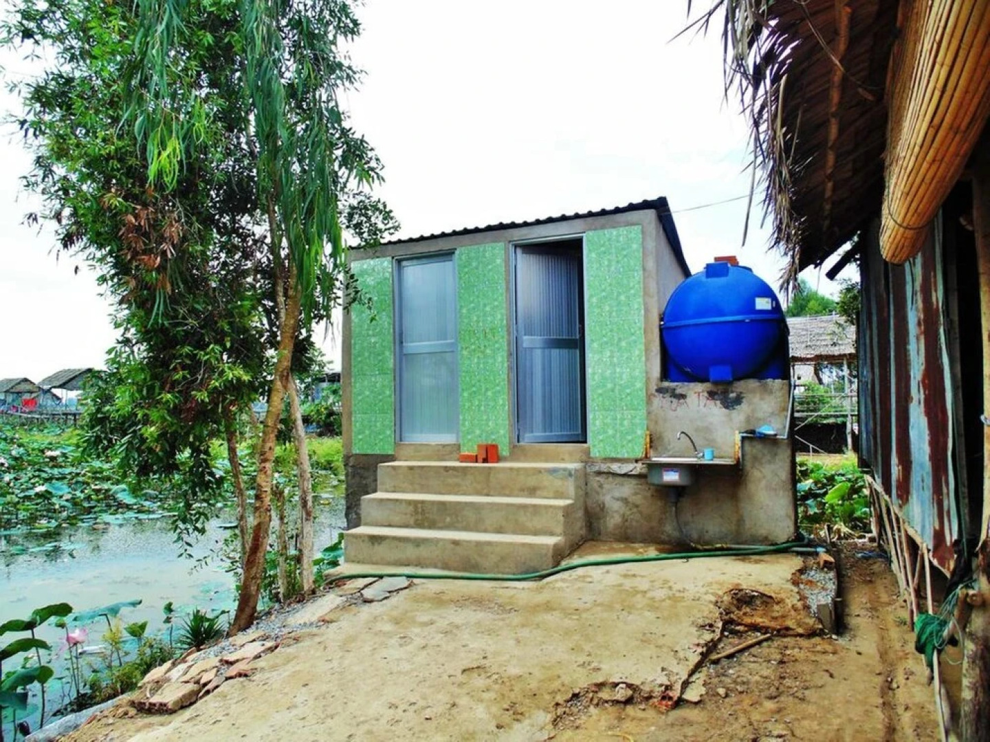 Hai Lua Homestay (Lotus Lake Homestay)