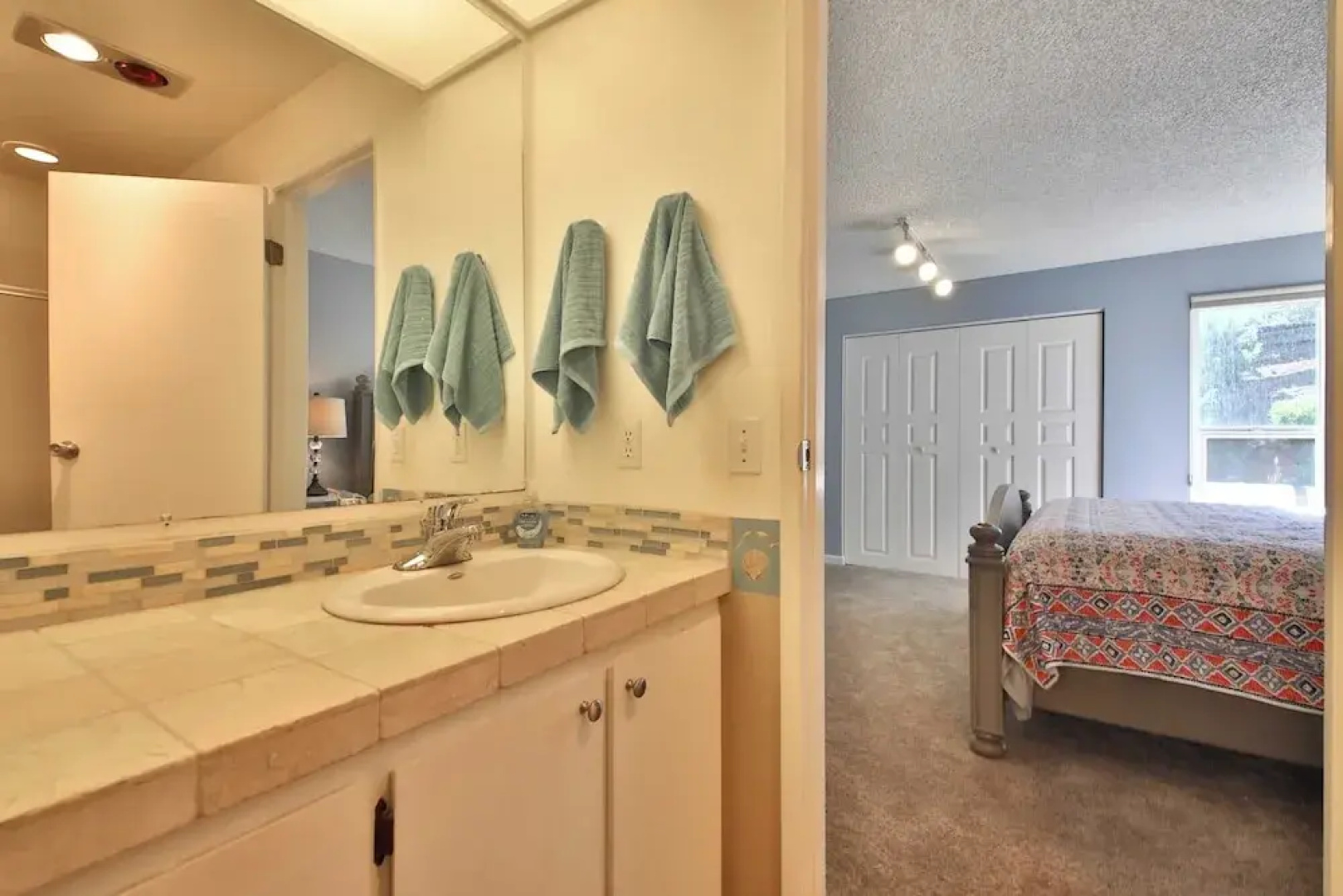 Beachfront Condo - Mutiny Bay by Avantstay Views
