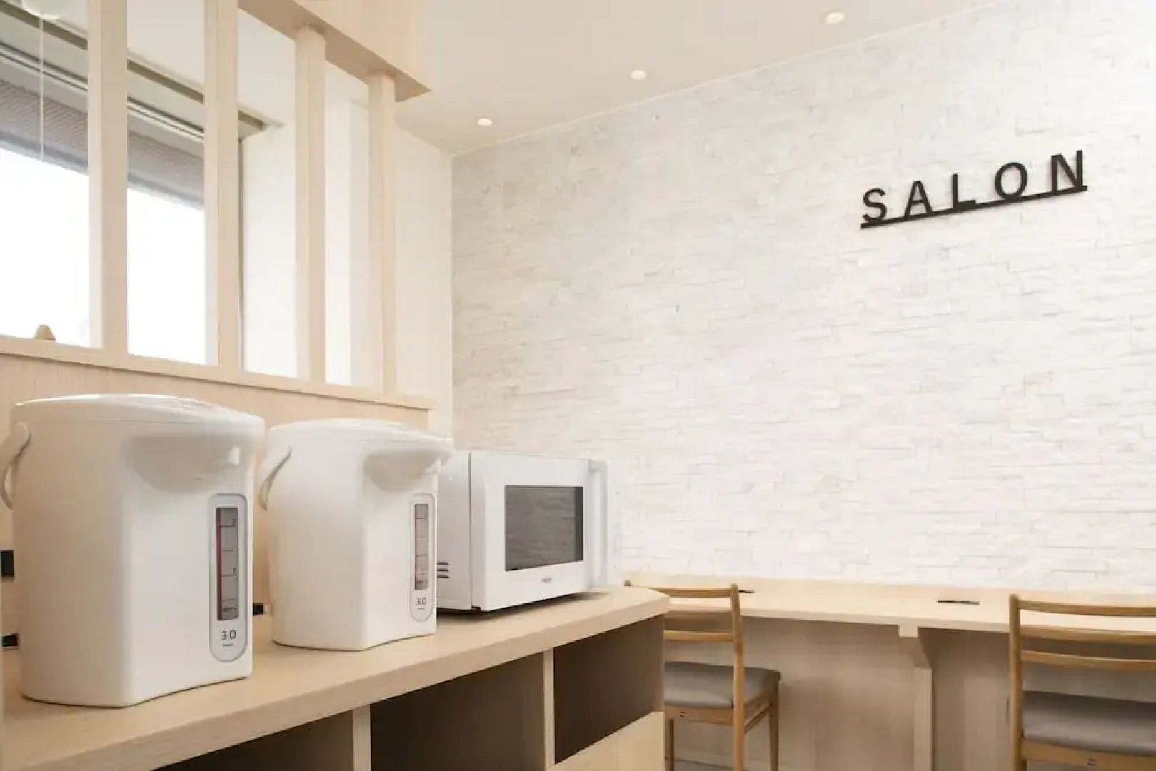 PLAZA EAST CABIN - Caters to men