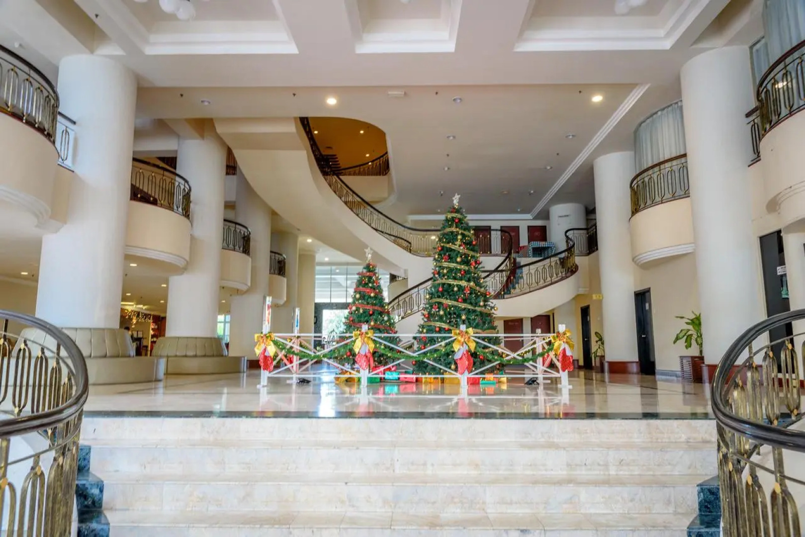 J Beach Suites At Paradise Rainbow Beach Resort