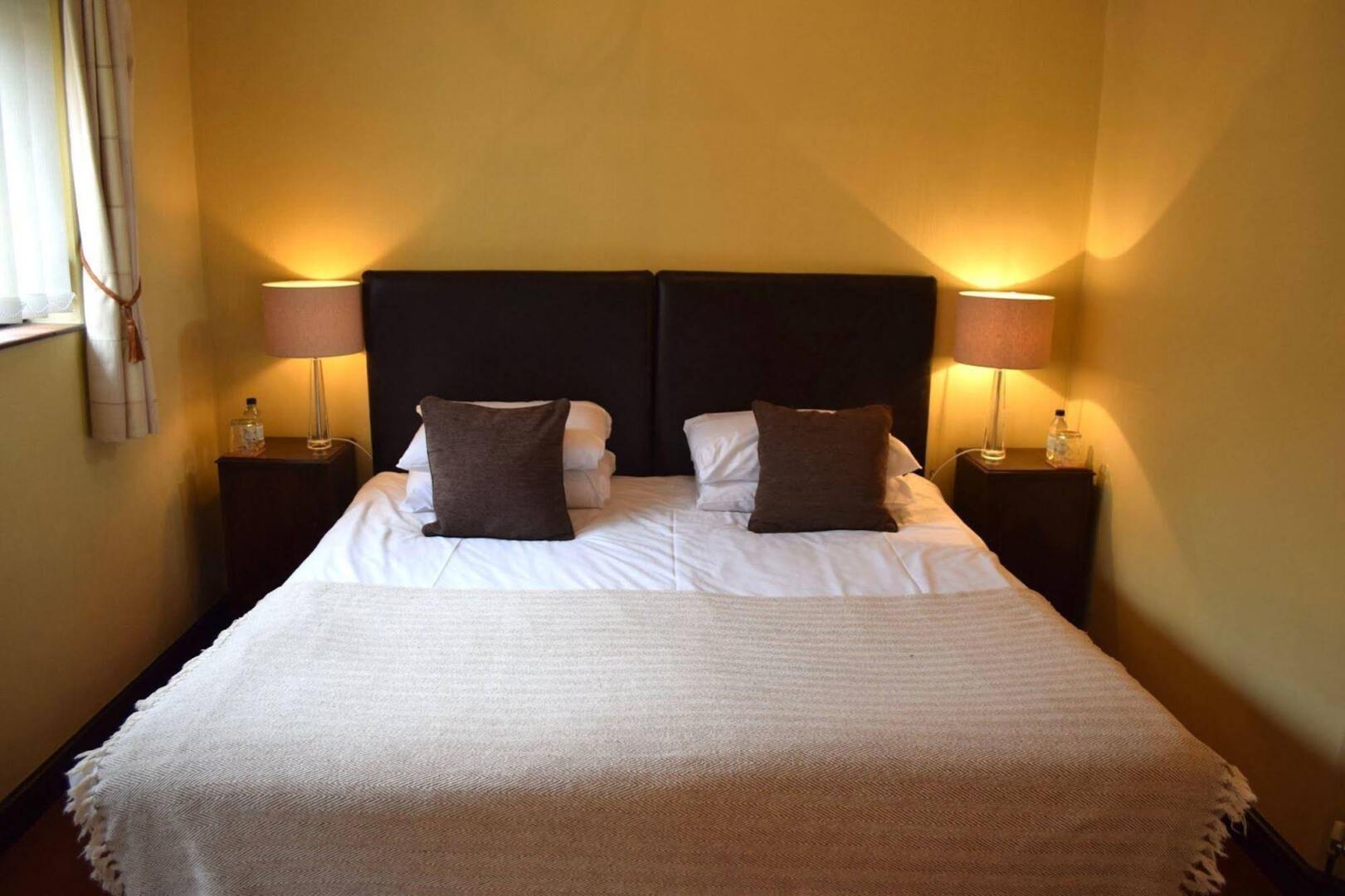 At the Farmhouse Hunters Hall