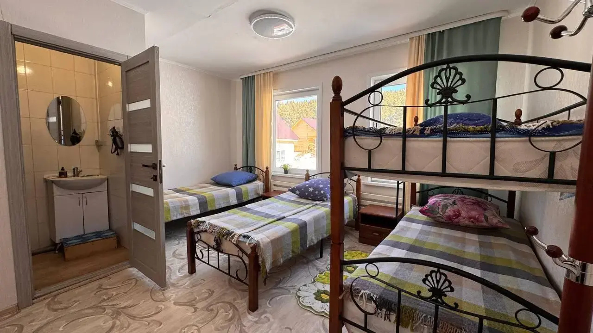 Кедр Золотой