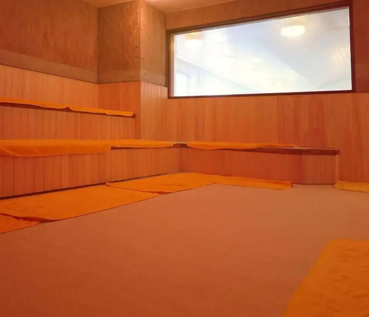 Sauna & Capsule Hotel Hollywood - Caters to Men