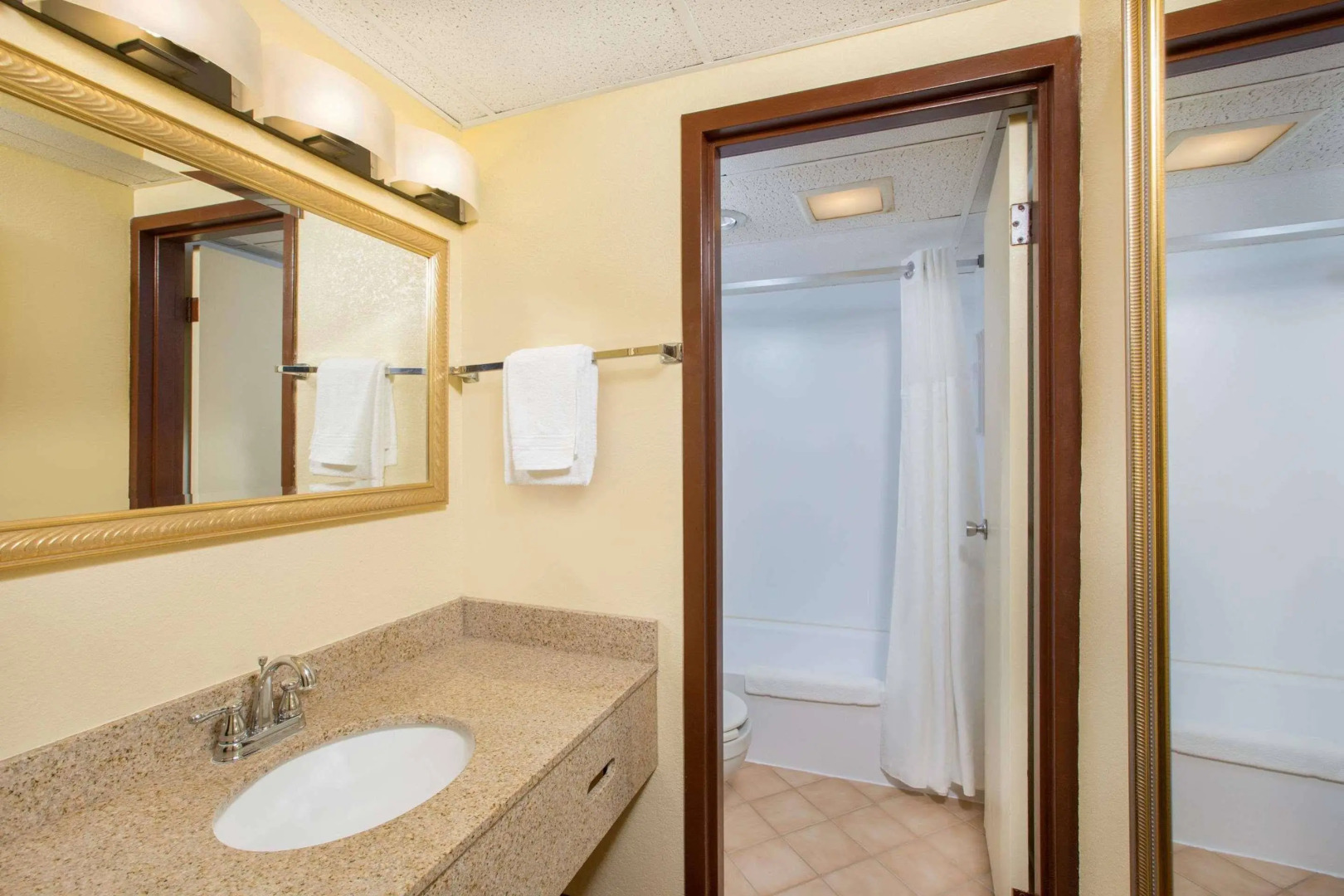 Clarion Inn & Suites and Convention Center